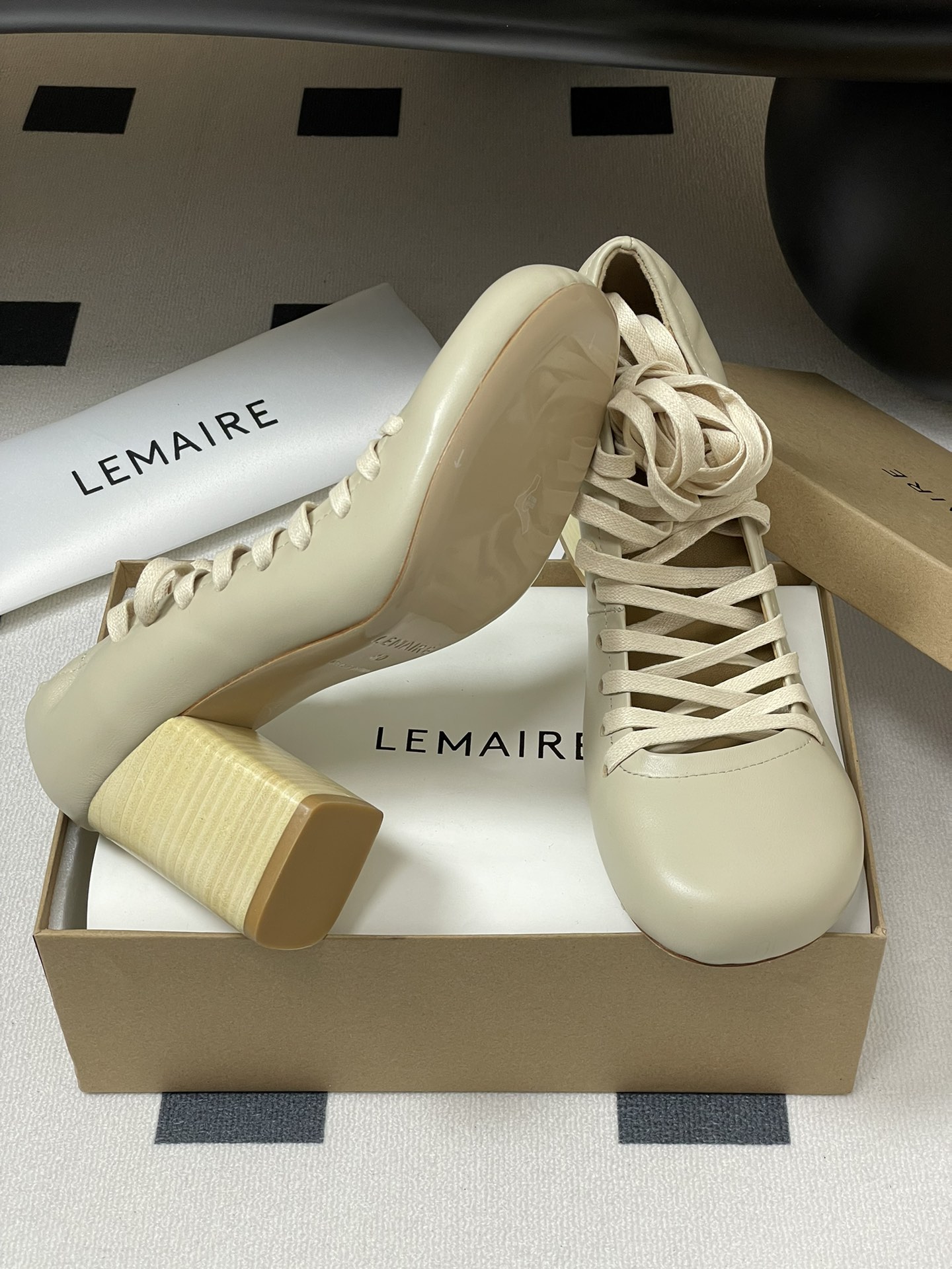 Lemaire 2025s Spring Shoes: Simple, Charming, and Comfortable Sheepskin Design - 图片 9