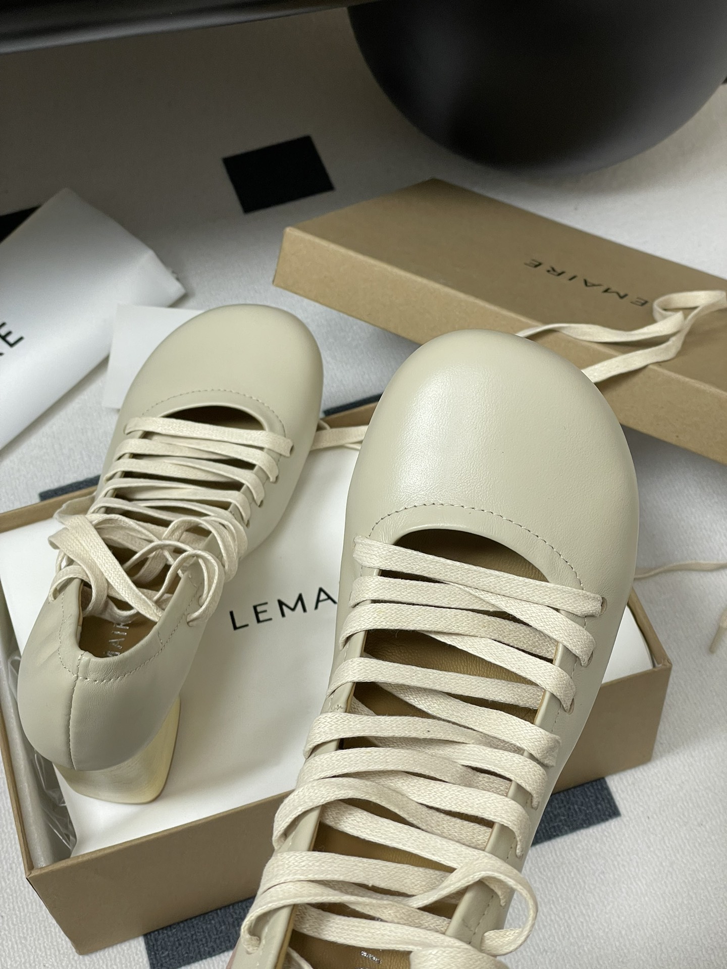 Lemaire 2025s Spring Shoes: Simple, Charming, and Comfortable Sheepskin Design - 图片 8