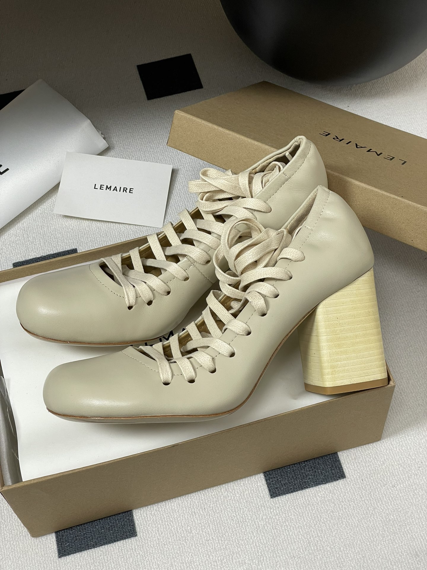 Lemaire 2025s Spring Shoes: Simple, Charming, and Comfortable Sheepskin Design - 图片 4