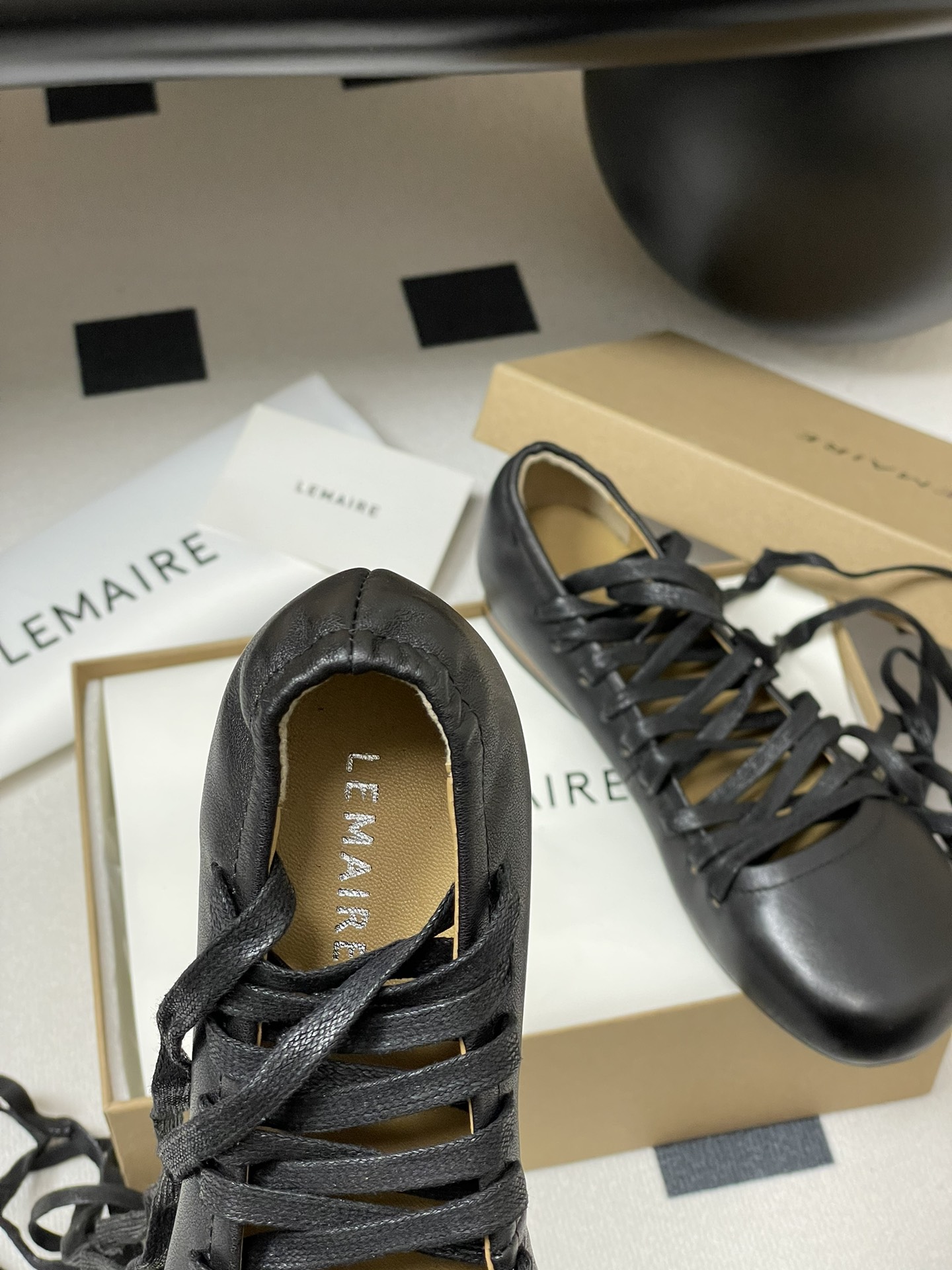 Lemaire 2025s Morning and Spring Shoe Collection: Simple, Charming, and Comfortable Sheepskin Shoes. - 图片 8