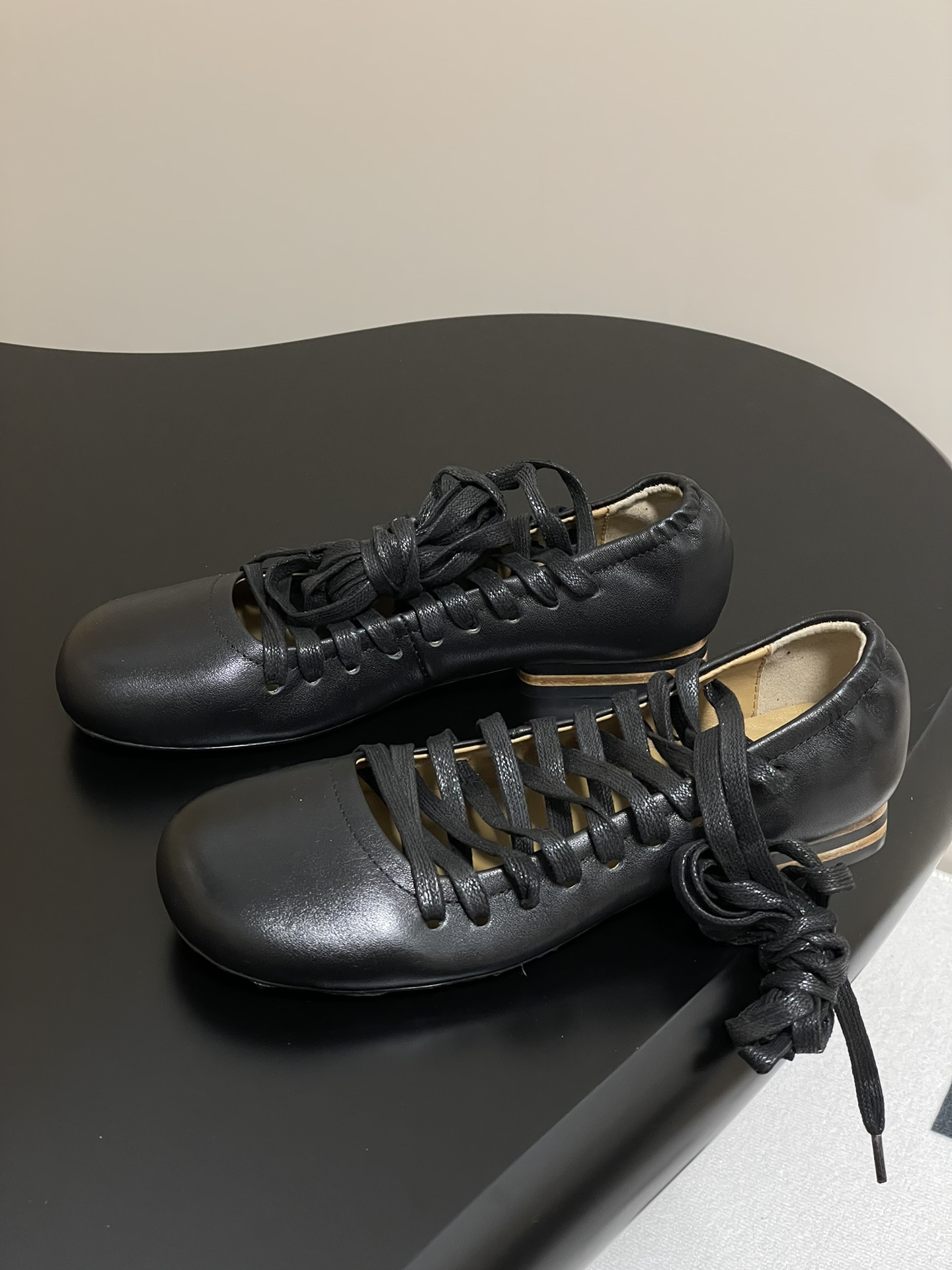 Lemaire 2025s Morning and Spring Shoe Collection: Simple, Charming, and Comfortable Sheepskin Shoes. - 图片 3