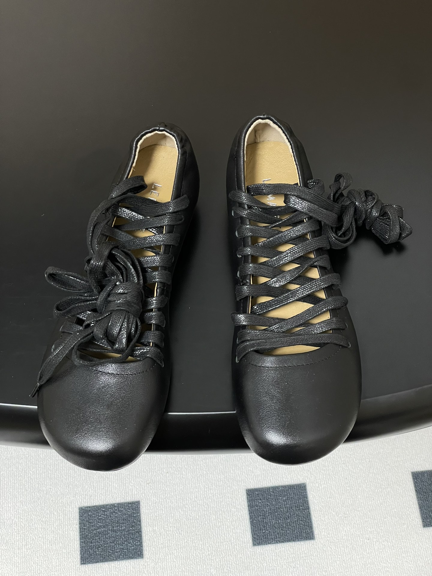 Lemaire 2025s Morning and Spring Shoe Collection: Simple, Charming, and Comfortable Sheepskin Shoes. - 图片 2