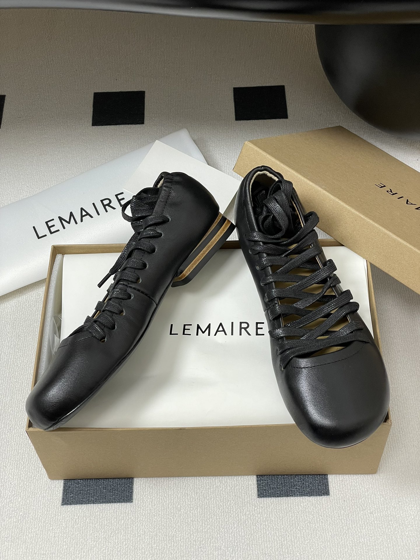 Lemaire 2025s Morning and Spring Shoe Collection: Simple, Charming, and Comfortable Sheepskin Shoes. - 图片 6