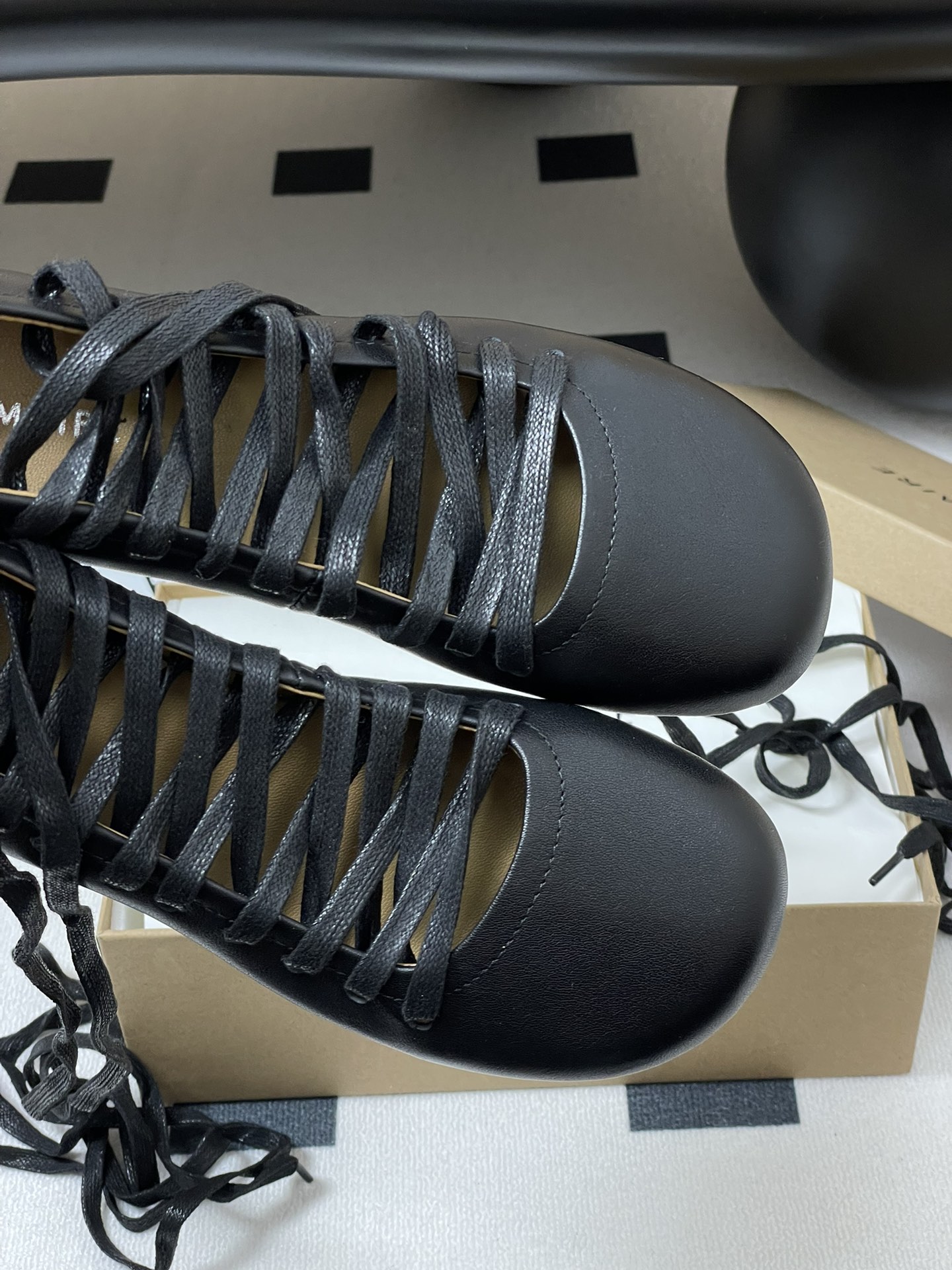 Lemaire 2025s Morning and Spring Shoe Collection: Simple, Charming, and Comfortable Sheepskin Shoes. - 图片 7