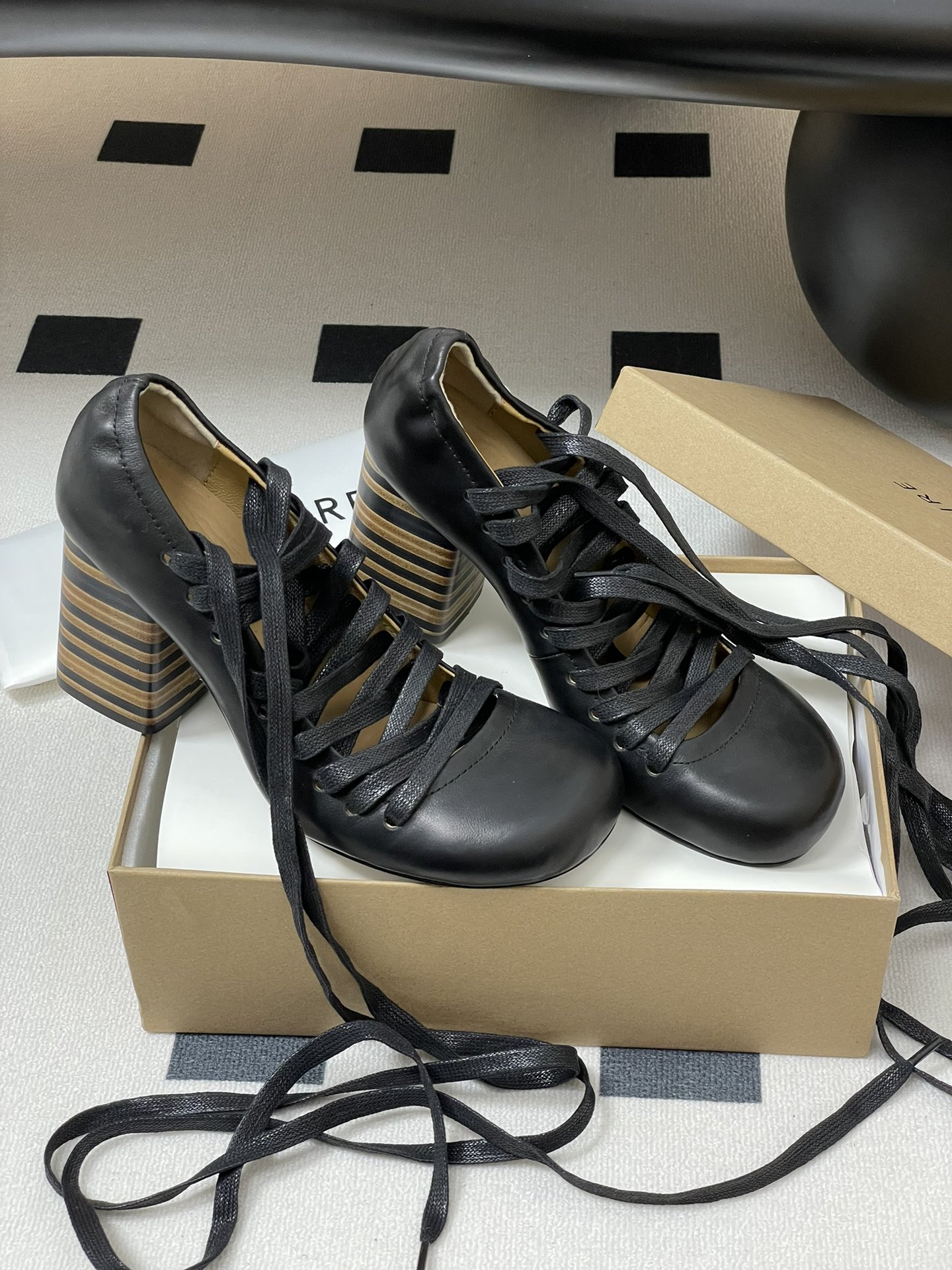 Lemaire 2025s Spring Shoes: Simple, Charming, Comfortable Sheepskin Design - 图片 5