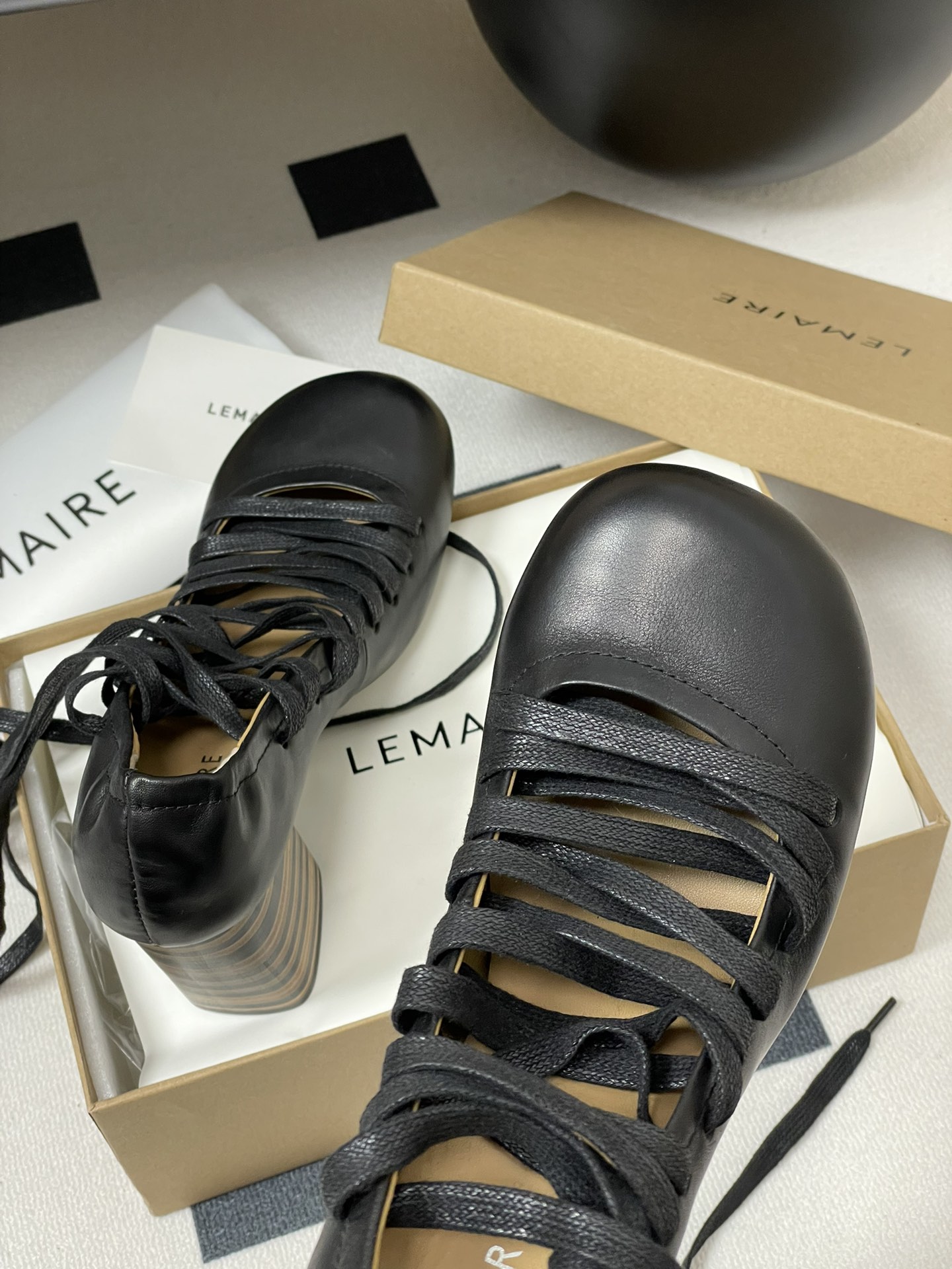 Lemaire 2025s Spring Shoes: Simple, Charming, Comfortable Sheepskin Design - 图片 8