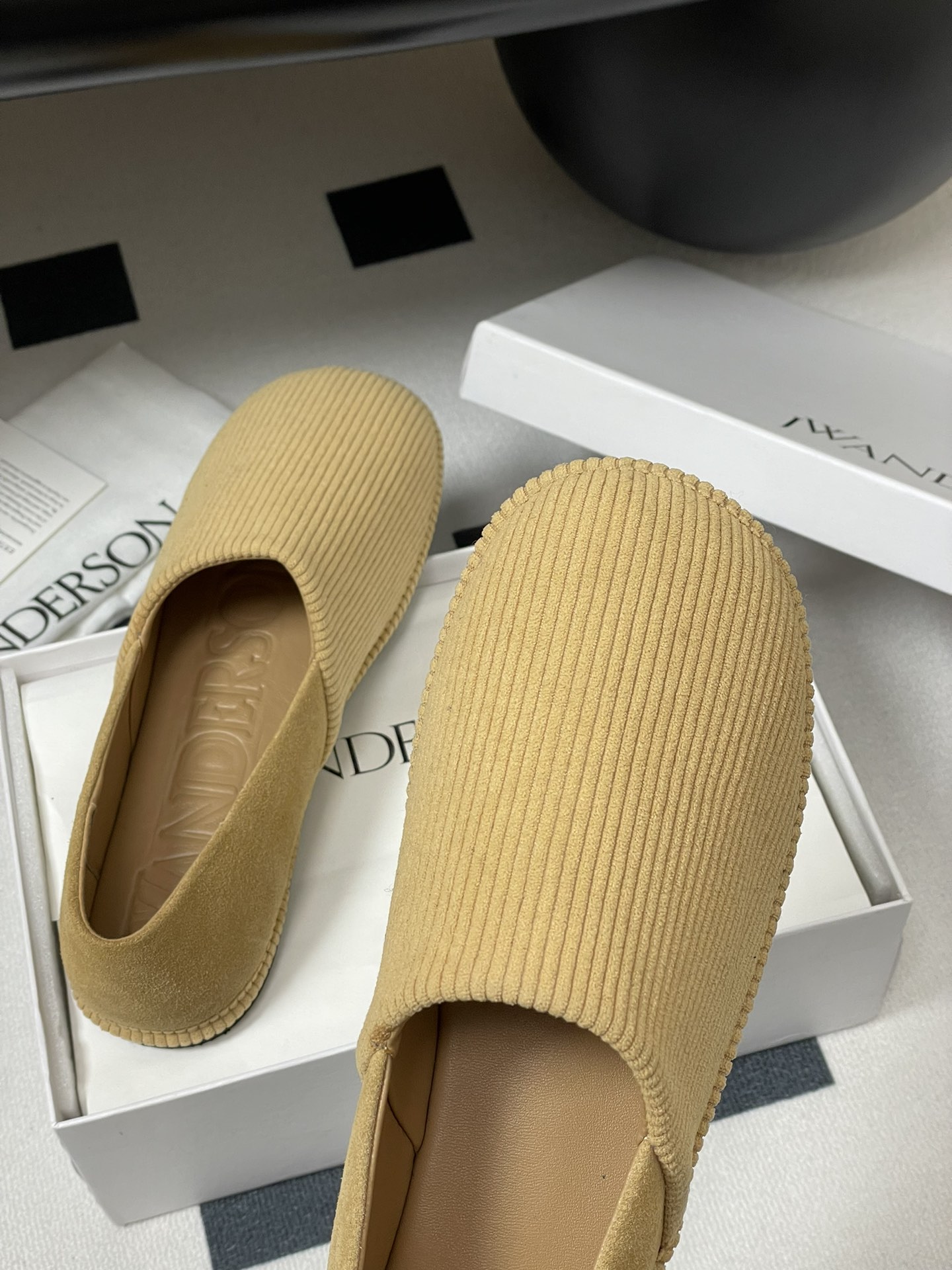 JW Anderson Fresh Spring Shoes: Soft, Cozy, Customized Flair, Sheepskin Interior - 图片 9