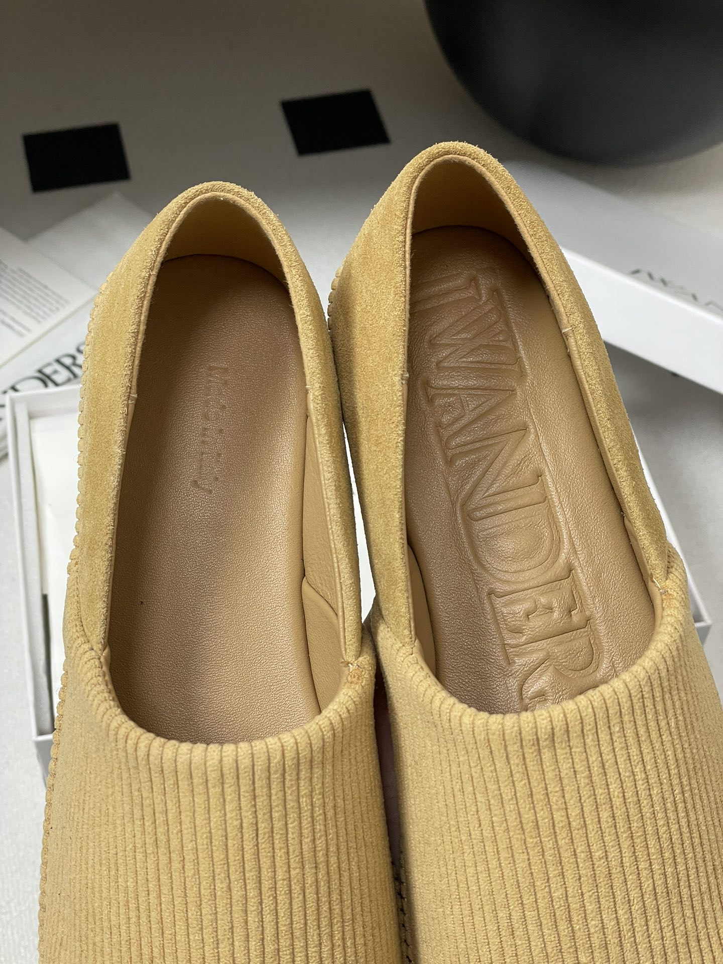 JW Anderson Fresh Spring Shoes: Soft, Cozy, Customized Flair, Sheepskin Interior - 图片 7