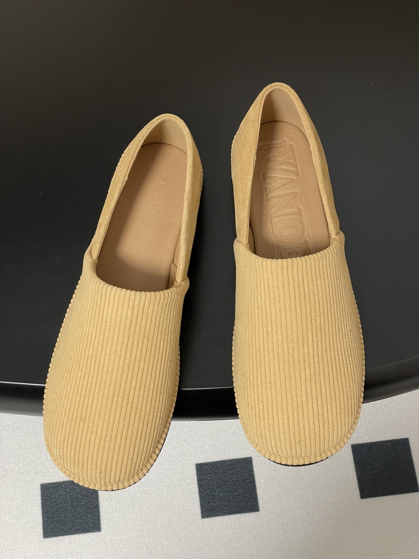 JW Anderson Fresh Spring Shoes: Soft, Cozy, Customized Flair, Sheepskin Interior - 图片 2