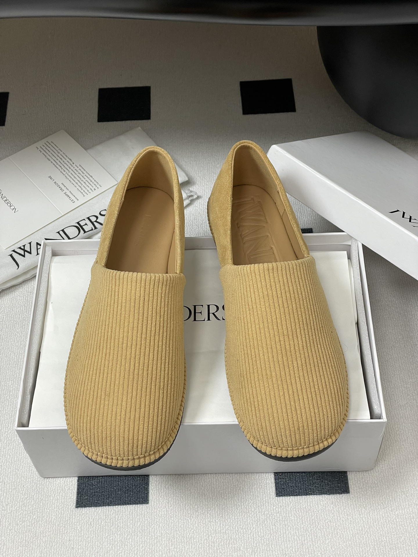 JW Anderson Fresh Spring Shoes: Soft, Cozy, Customized Flair, Sheepskin Interior - 图片 5