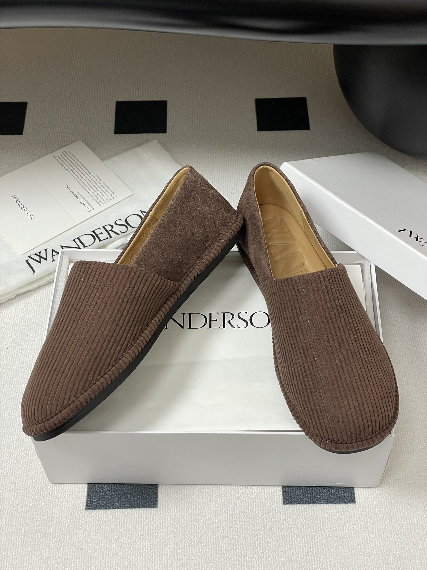 JW Anderson Spring Soft Shoe Collection: Cozy and Stylish Design - 图片 6