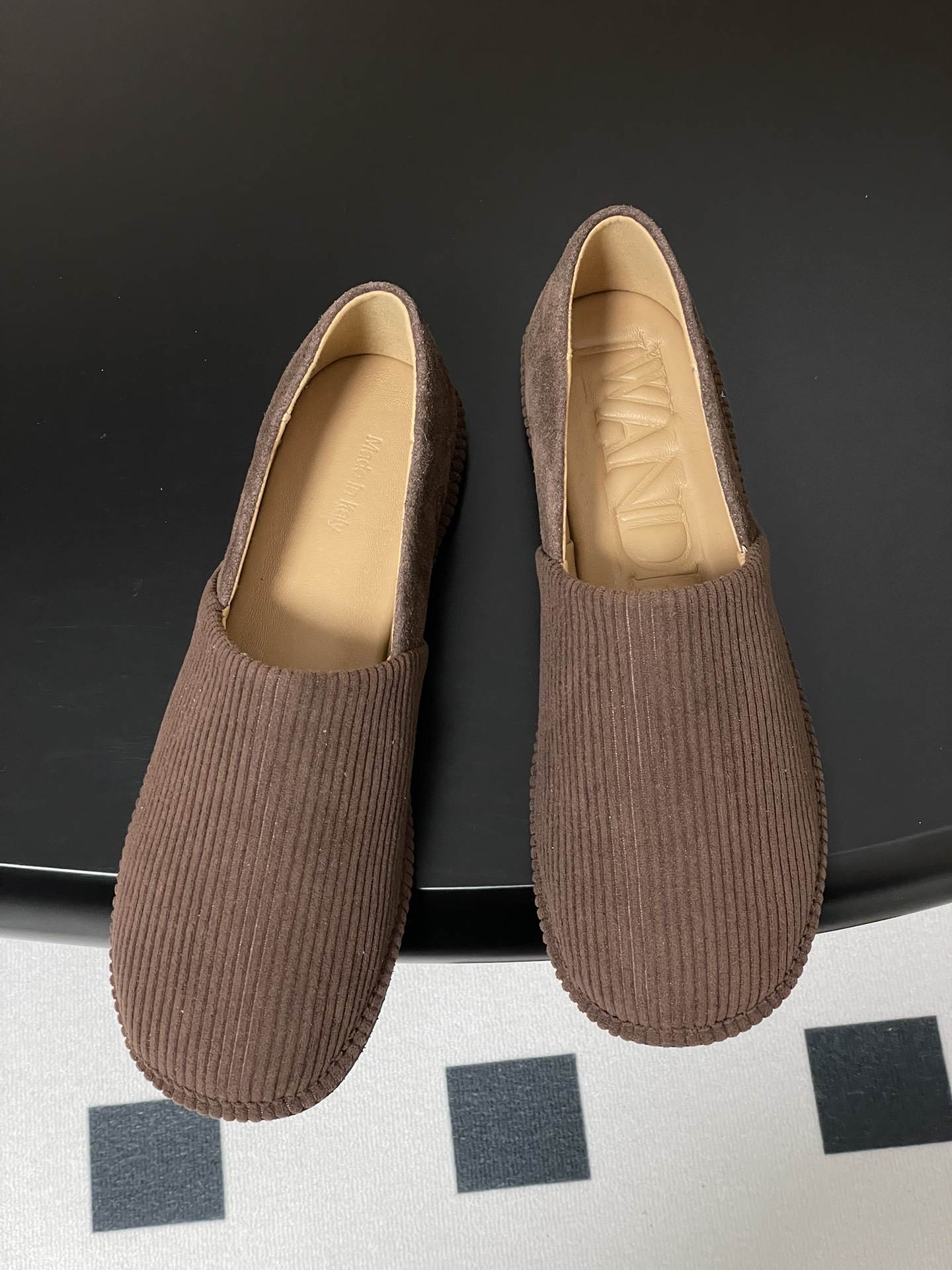 JW Anderson Spring Soft Shoe Collection: Cozy and Stylish Design - 图片 2