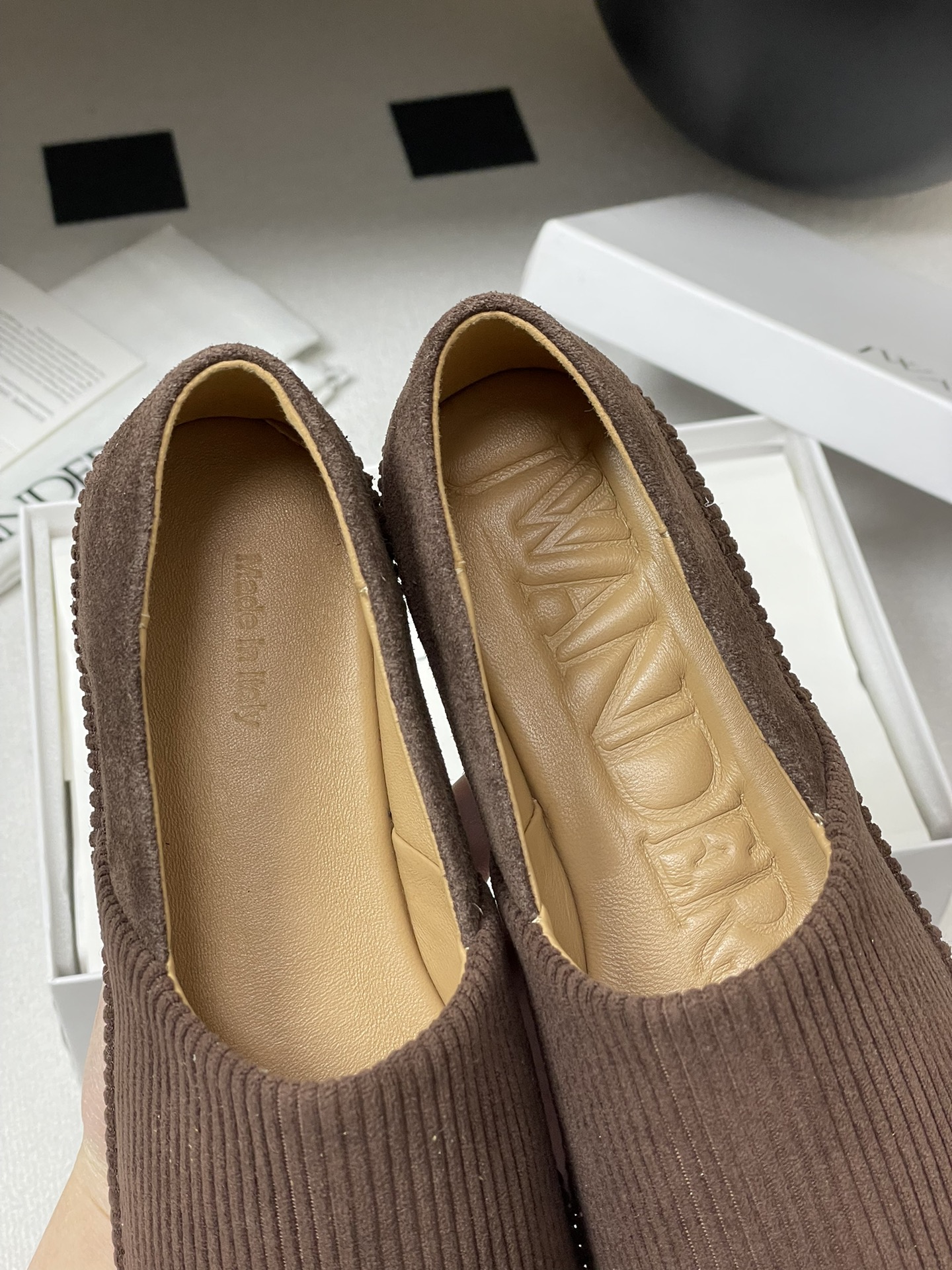JW Anderson Spring Soft Shoe Collection: Cozy and Stylish Design - 图片 7