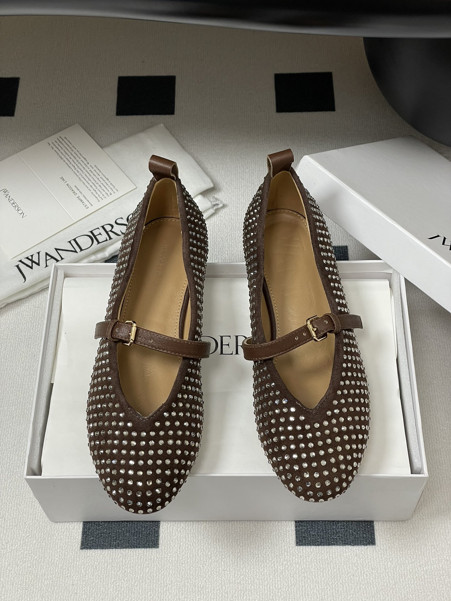 JW Anderson Ballet Shoes: Glamorous, Comfortable, and Stylish for Early Spring - 图片 5