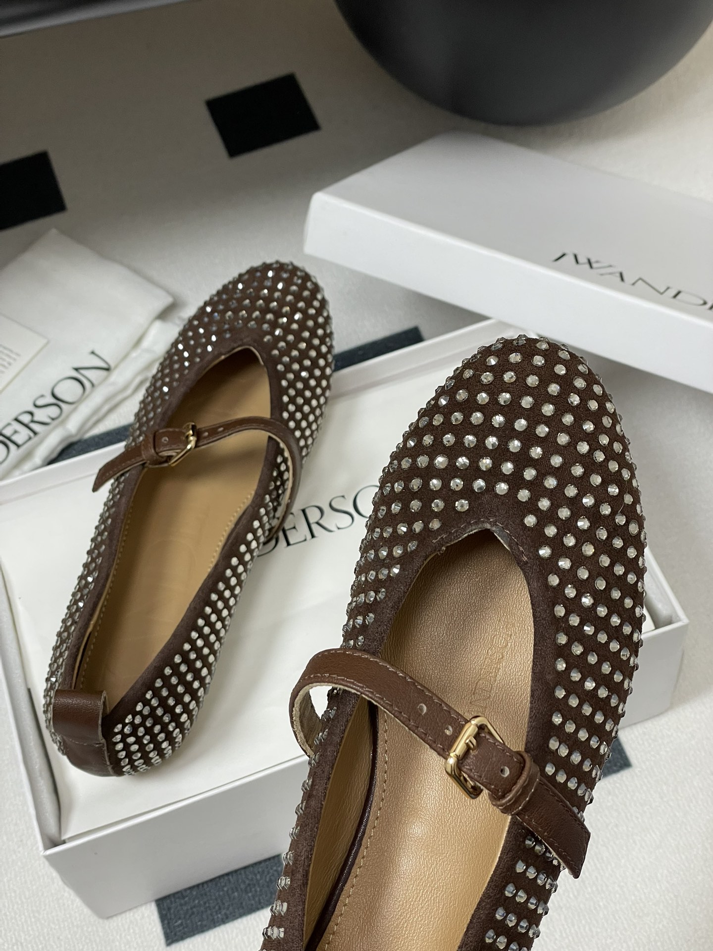 JW Anderson Ballet Shoes: Glamorous, Comfortable, and Stylish for Early Spring - 图片 9