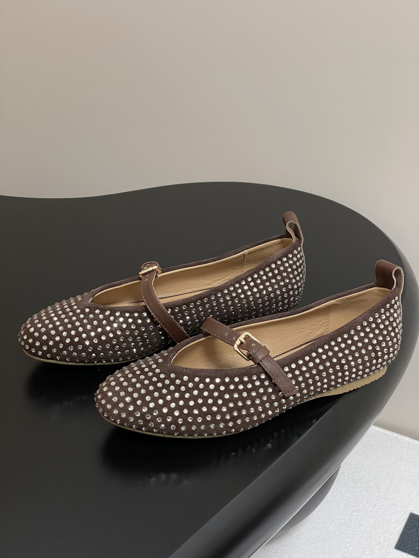 JW Anderson Ballet Shoes: Glamorous, Comfortable, and Stylish for Early Spring - 图片 3