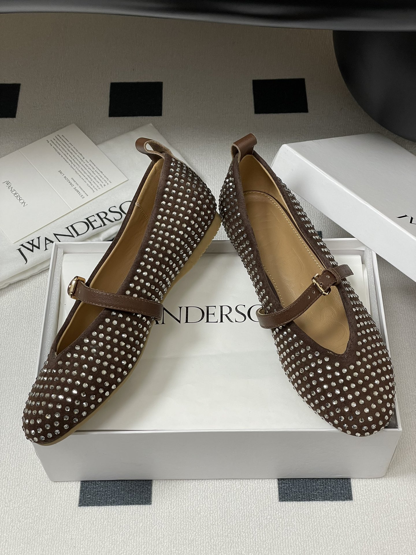 JW Anderson Ballet Shoes: Glamorous, Comfortable, and Stylish for Early Spring - 图片 6