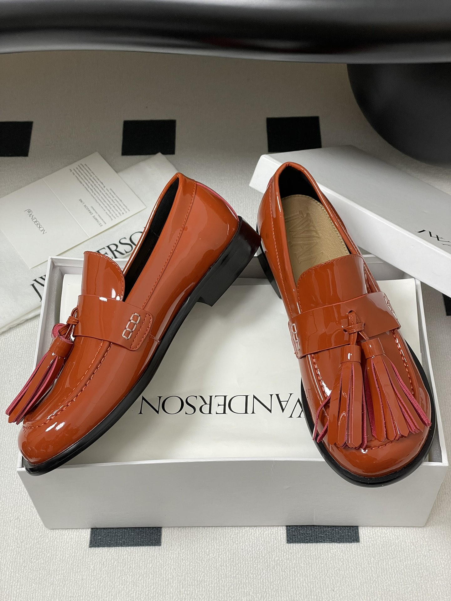 JW Anderson New Lantern Cage Shoes: Exaggerated Design with Cute Details - 图片 6