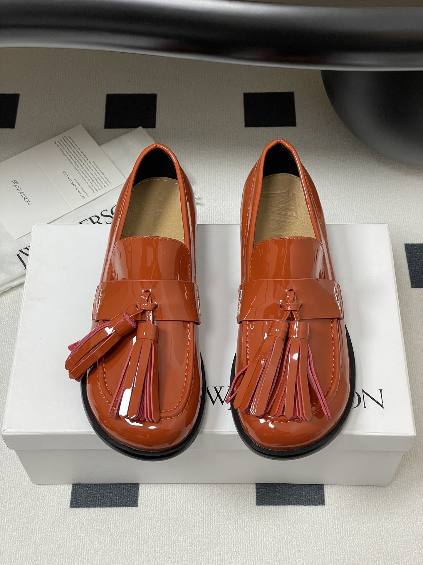 JW Anderson New Lantern Cage Shoes: Exaggerated Design with Cute Details - 图片 5