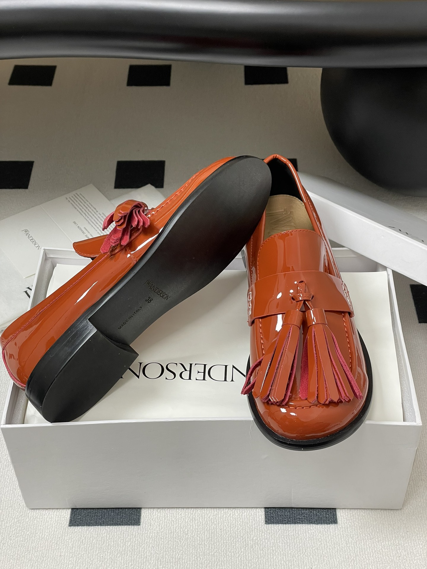 JW Anderson New Lantern Cage Shoes: Exaggerated Design with Cute Details - 图片 8