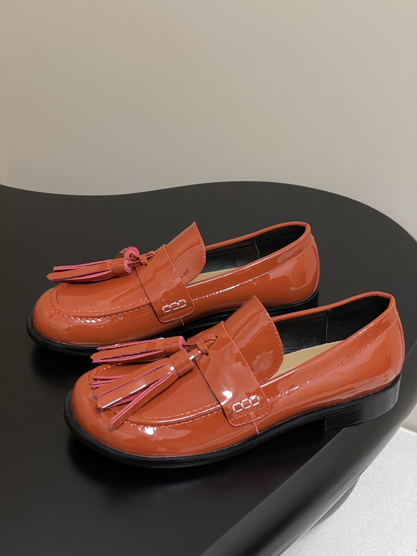 JW Anderson New Lantern Cage Shoes: Exaggerated Design with Cute Details - 图片 3