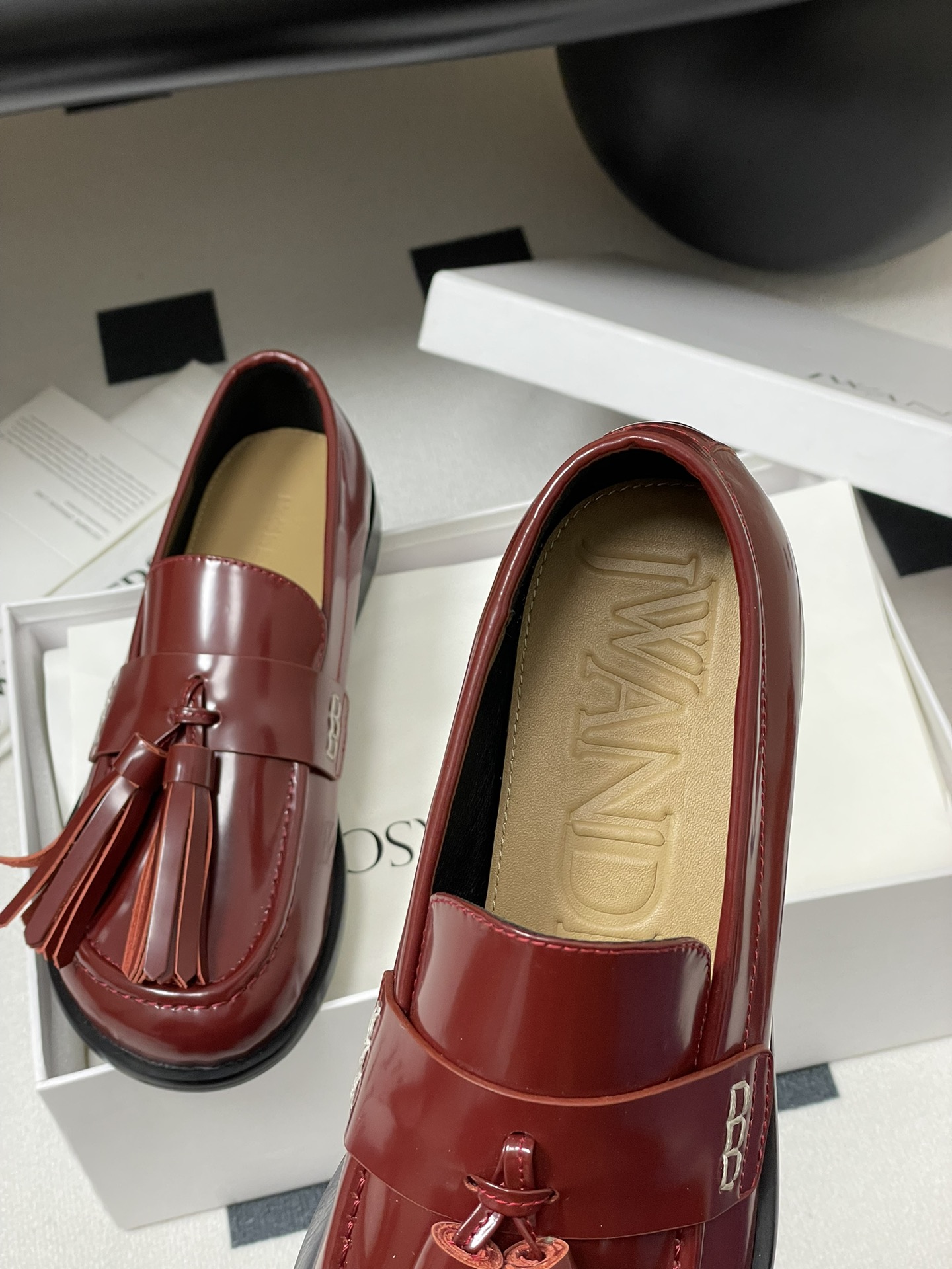 JW Anderson New Lantern Cage Shoes: Exaggerated, Fun, and Unique Design - 图片 7