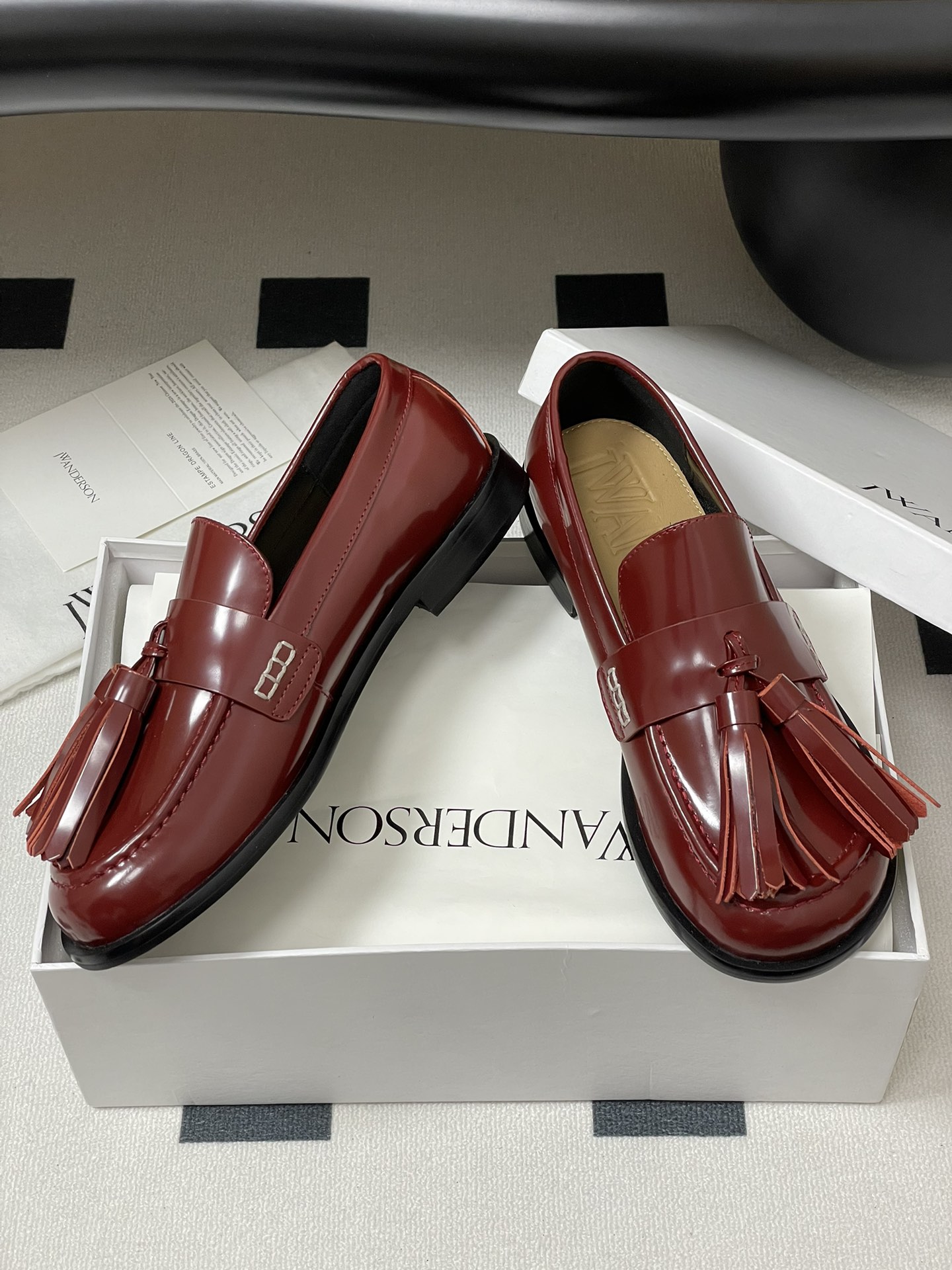 JW Anderson New Lantern Cage Shoes: Exaggerated, Fun, and Unique Design - 图片 6