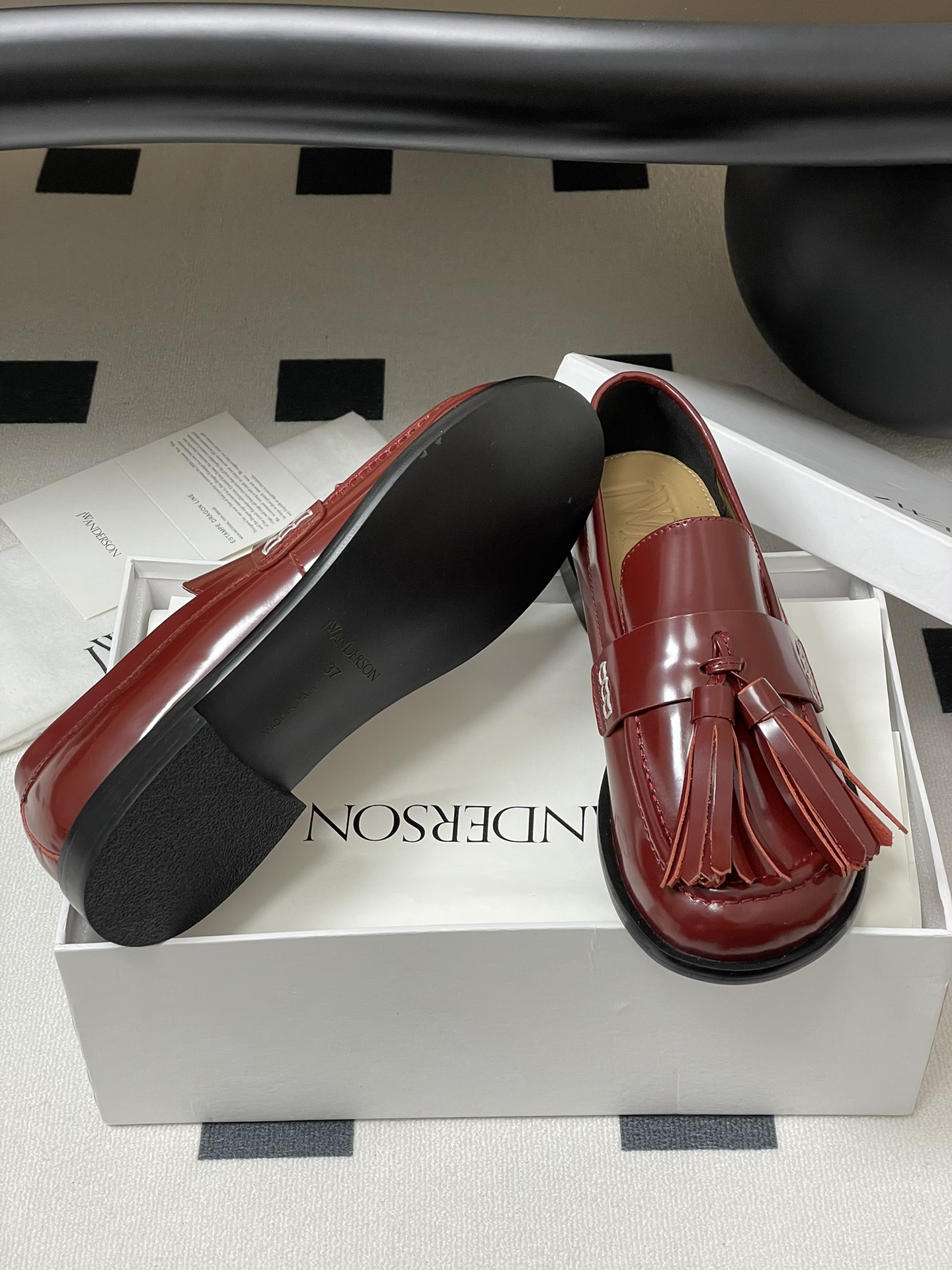 JW Anderson New Lantern Cage Shoes: Exaggerated, Fun, and Unique Design - 图片 8