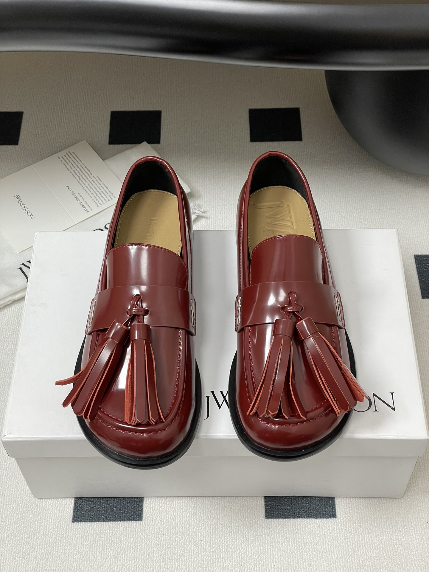 JW Anderson New Lantern Cage Shoes: Exaggerated, Fun, and Unique Design - 图片 5