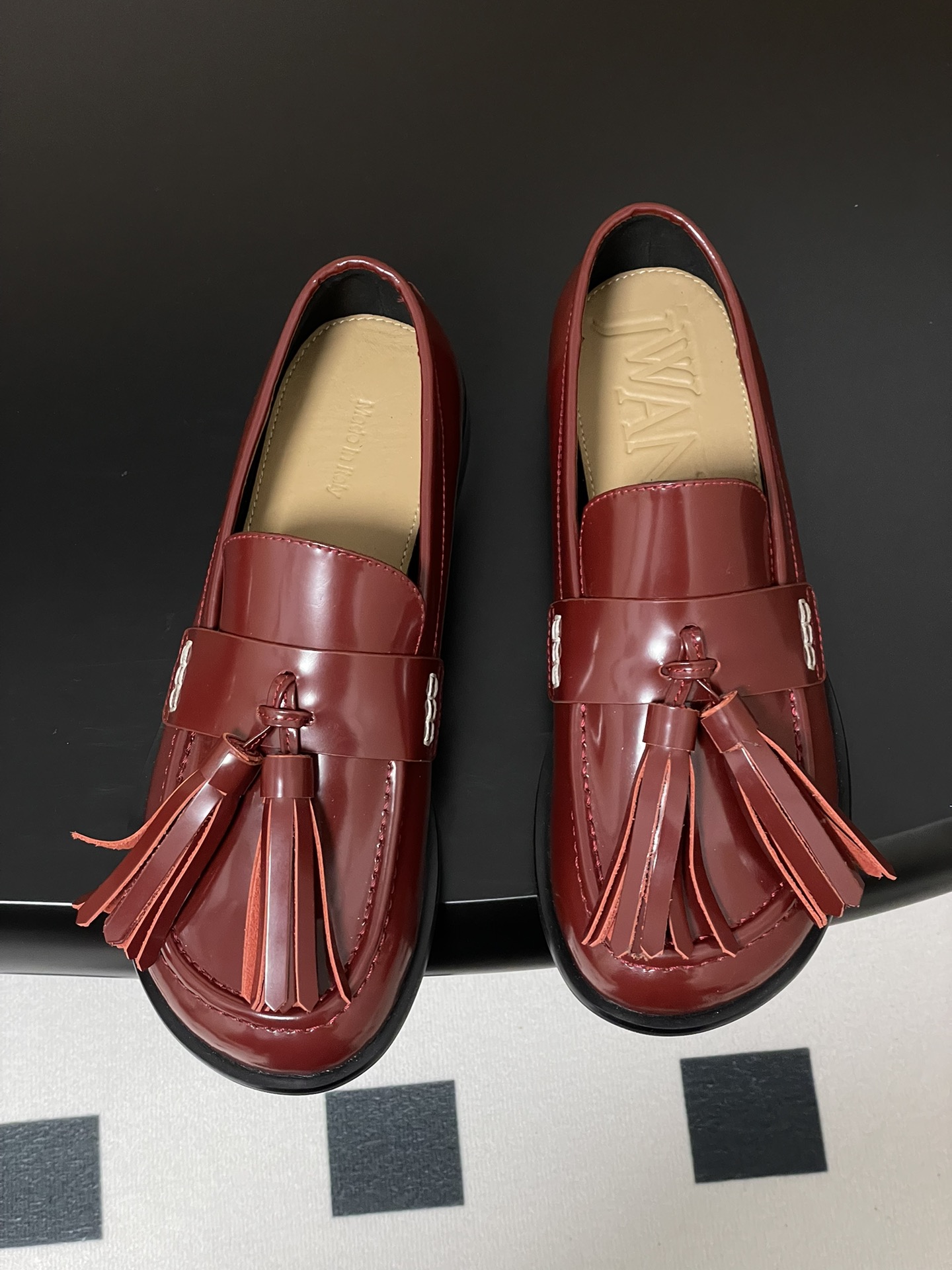 JW Anderson New Lantern Cage Shoes: Exaggerated, Fun, and Unique Design - 图片 2