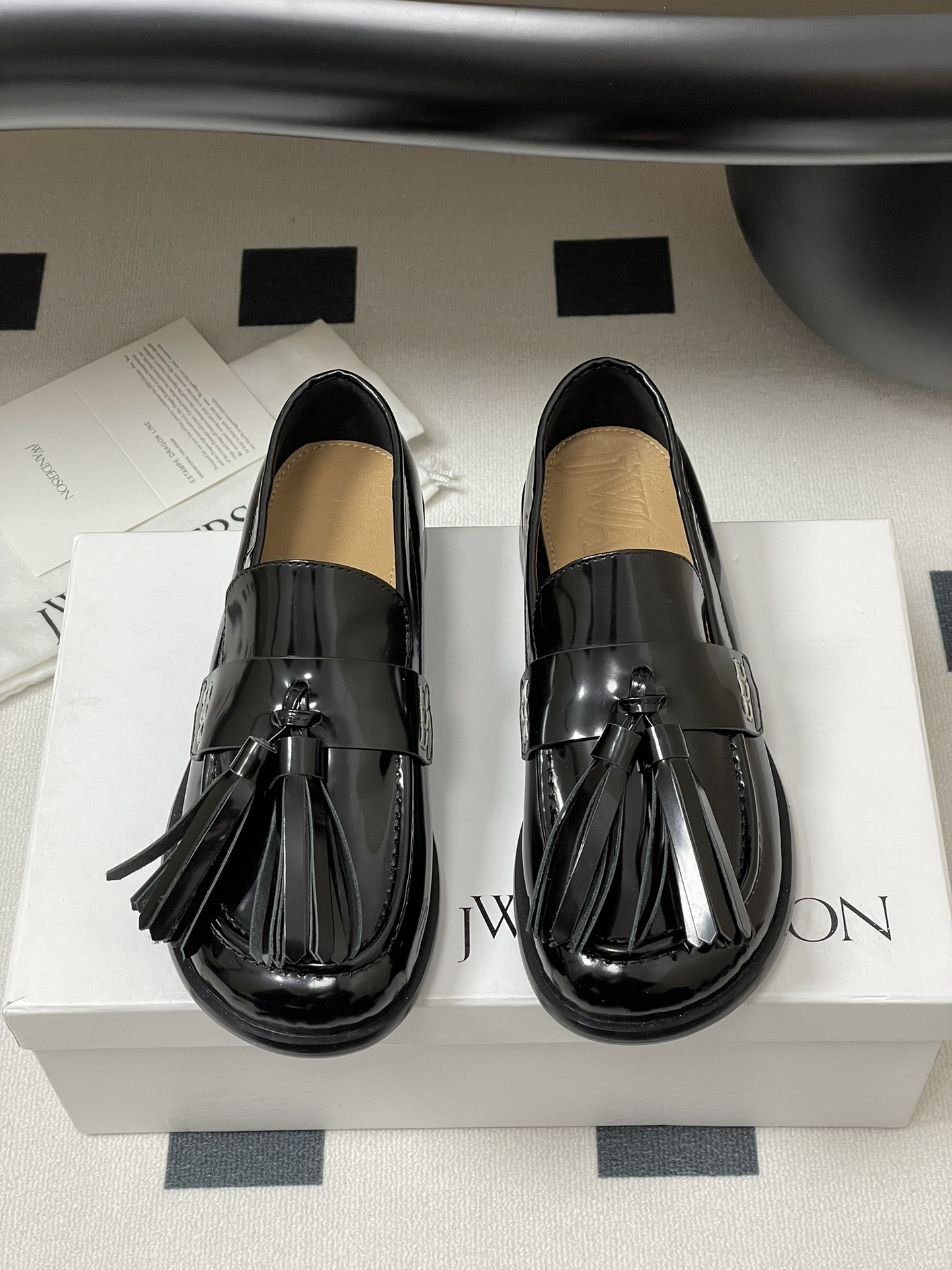 JW Anderson Lantern Cage Shoes: Exaggerated Design with Sheepskin Interior - 图片 5