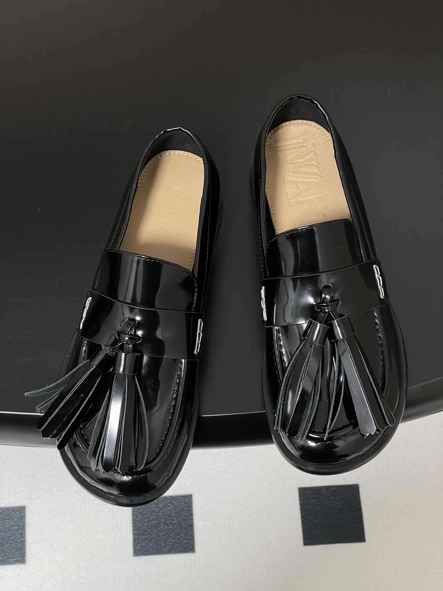 JW Anderson Lantern Cage Shoes: Exaggerated Design with Sheepskin Interior - 图片 2