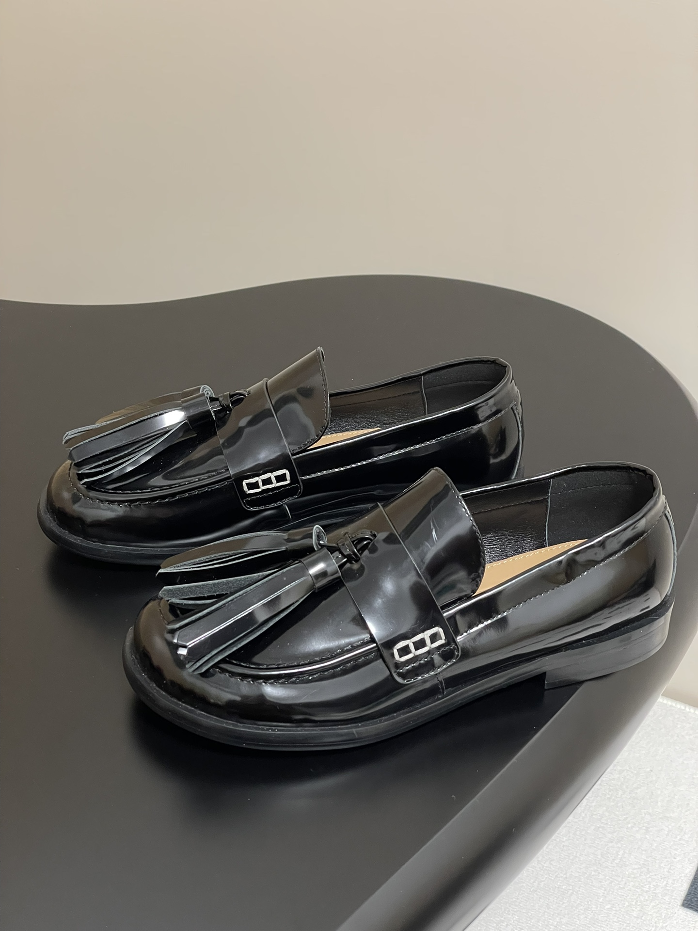 JW Anderson Lantern Cage Shoes: Exaggerated Design with Sheepskin Interior - 图片 3