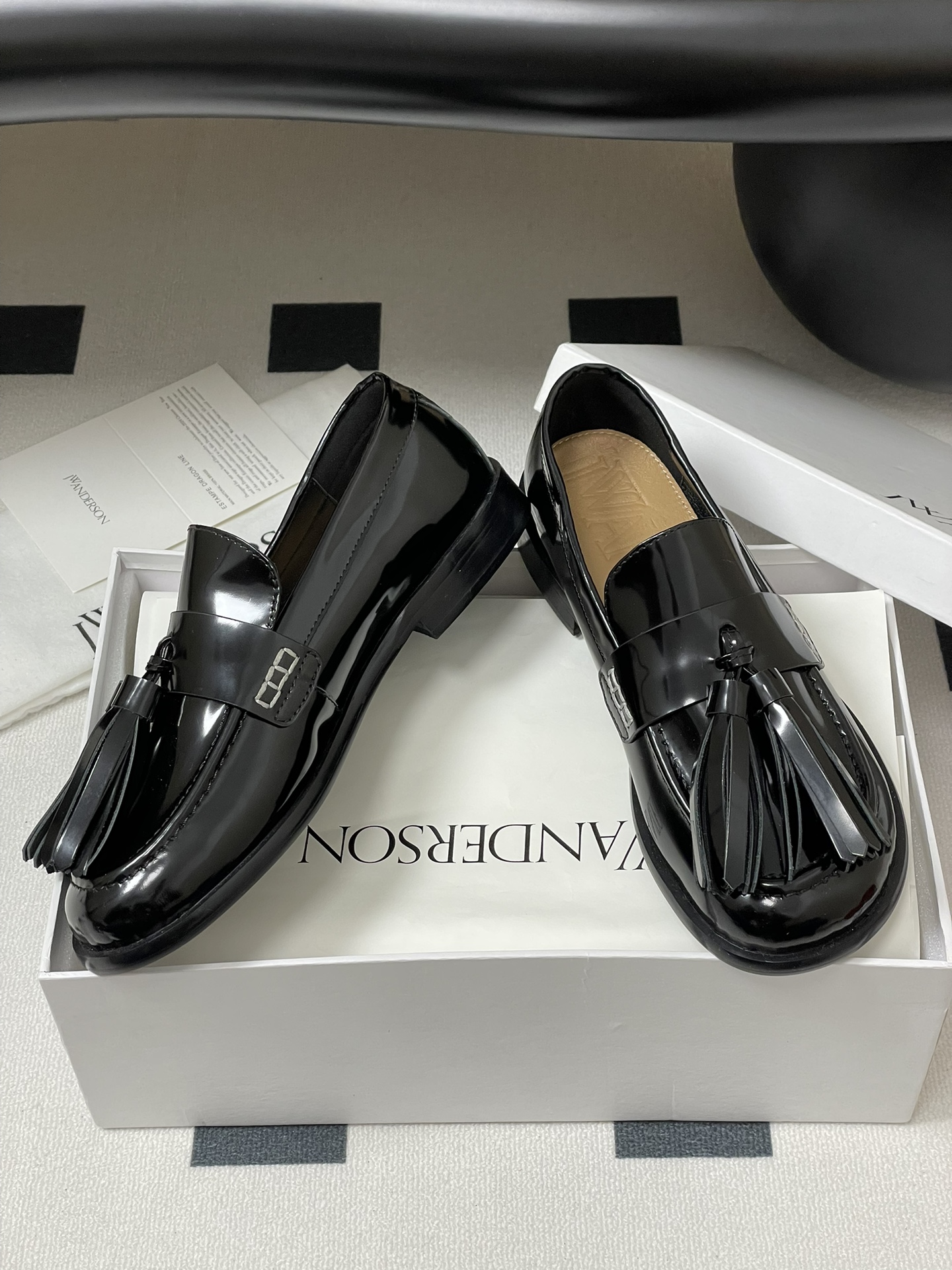 JW Anderson Lantern Cage Shoes: Exaggerated Design with Sheepskin Interior - 图片 6