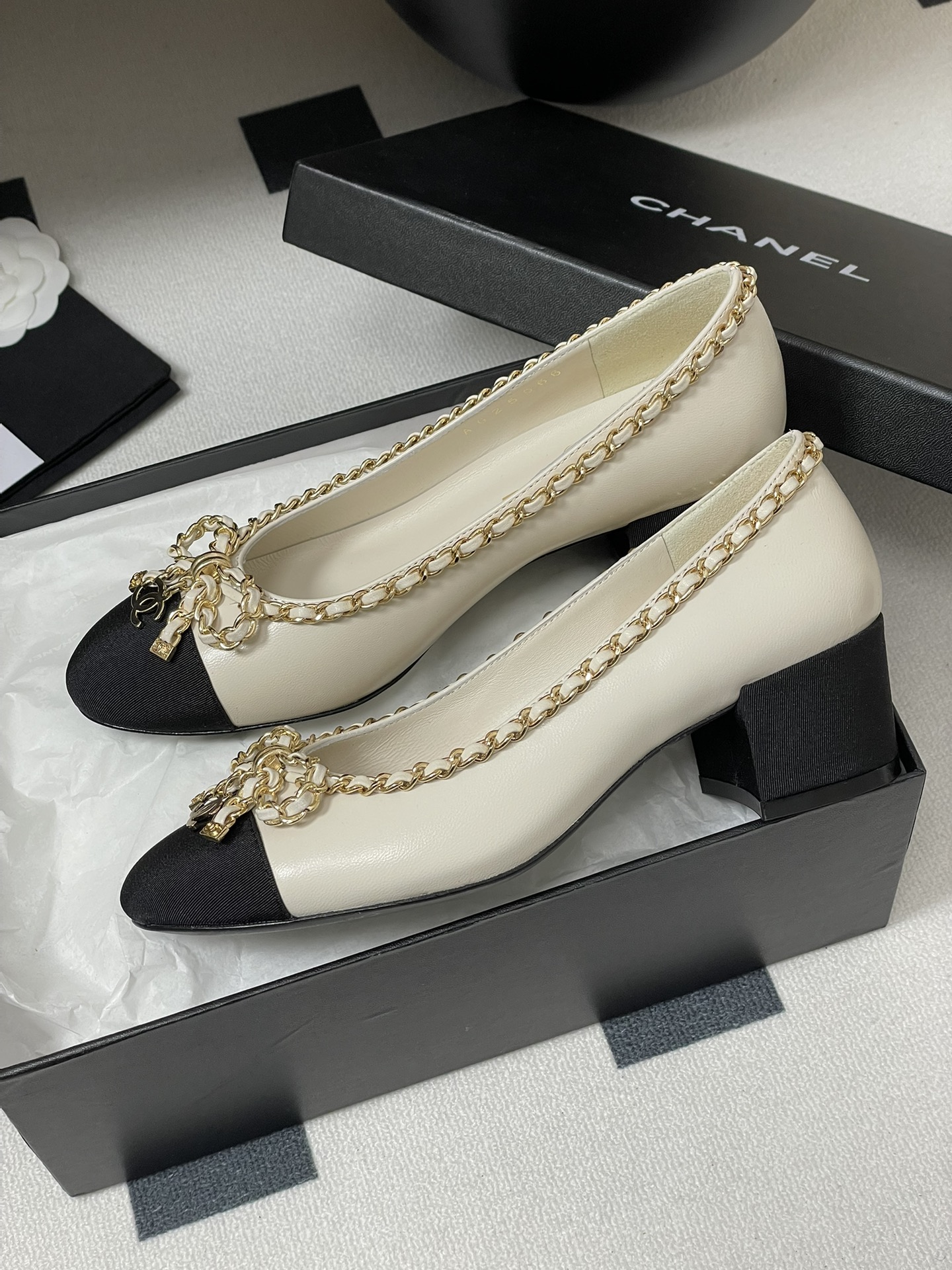 Chanel Chain Bow Pumps Block Heel Lambskin Leather, Elegant Women's Shoes 1 Chanel Chain Bow Pumps Block Heel Lambskin Leather, Elegant Women's Shoes