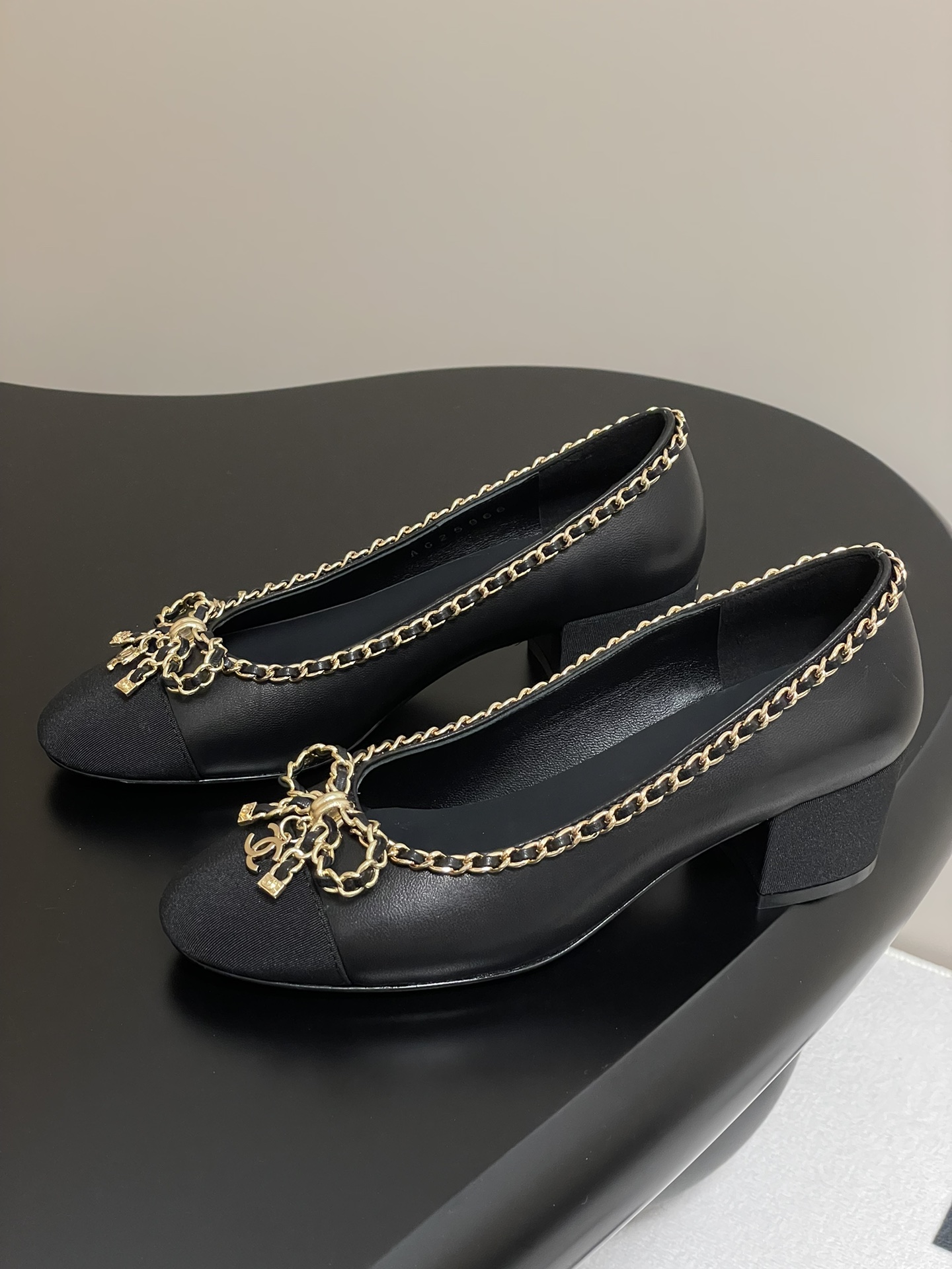 Chanel Bow Chain Block Heel Pumps, Classic and Elegant Design for Women 5 i1743636231 3063 6