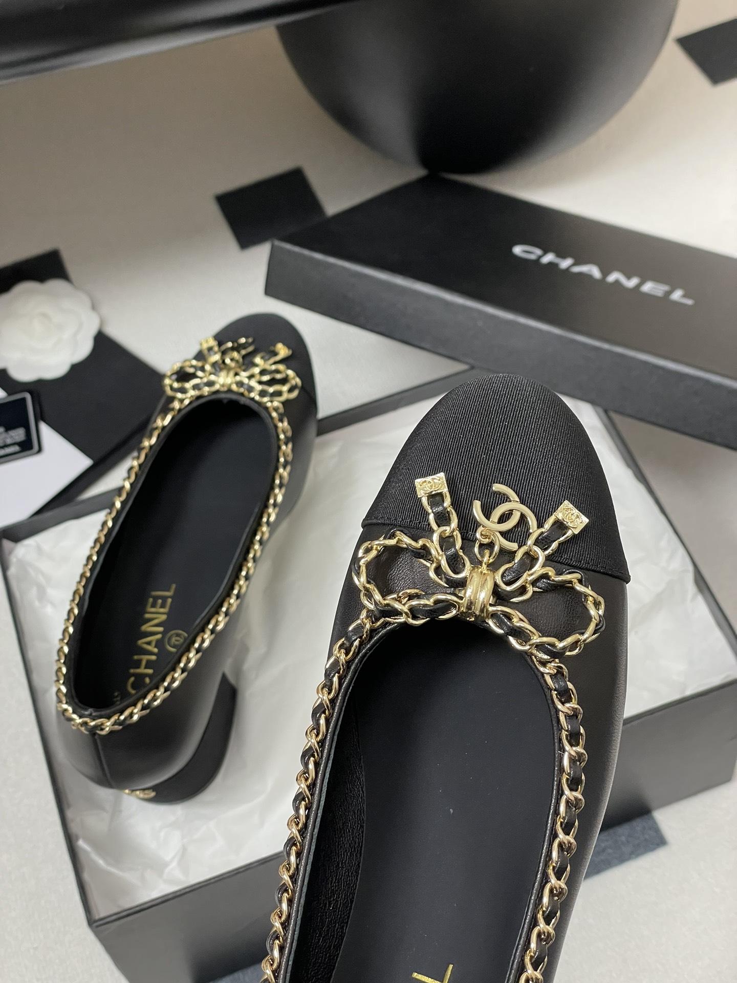 Chanel Bow Chain Block Heel Pumps, Classic and Elegant Design for Women 9 i1743636231 3754 5