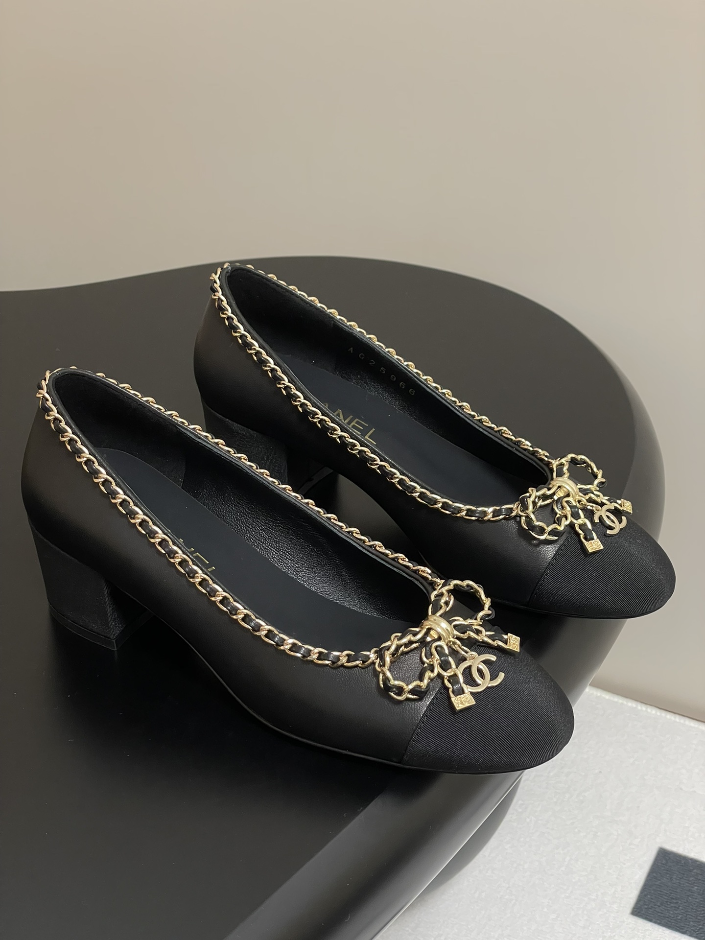 Chanel Bow Chain Block Heel Pumps, Classic and Elegant Design for Women 3 i1743636231 4183 8