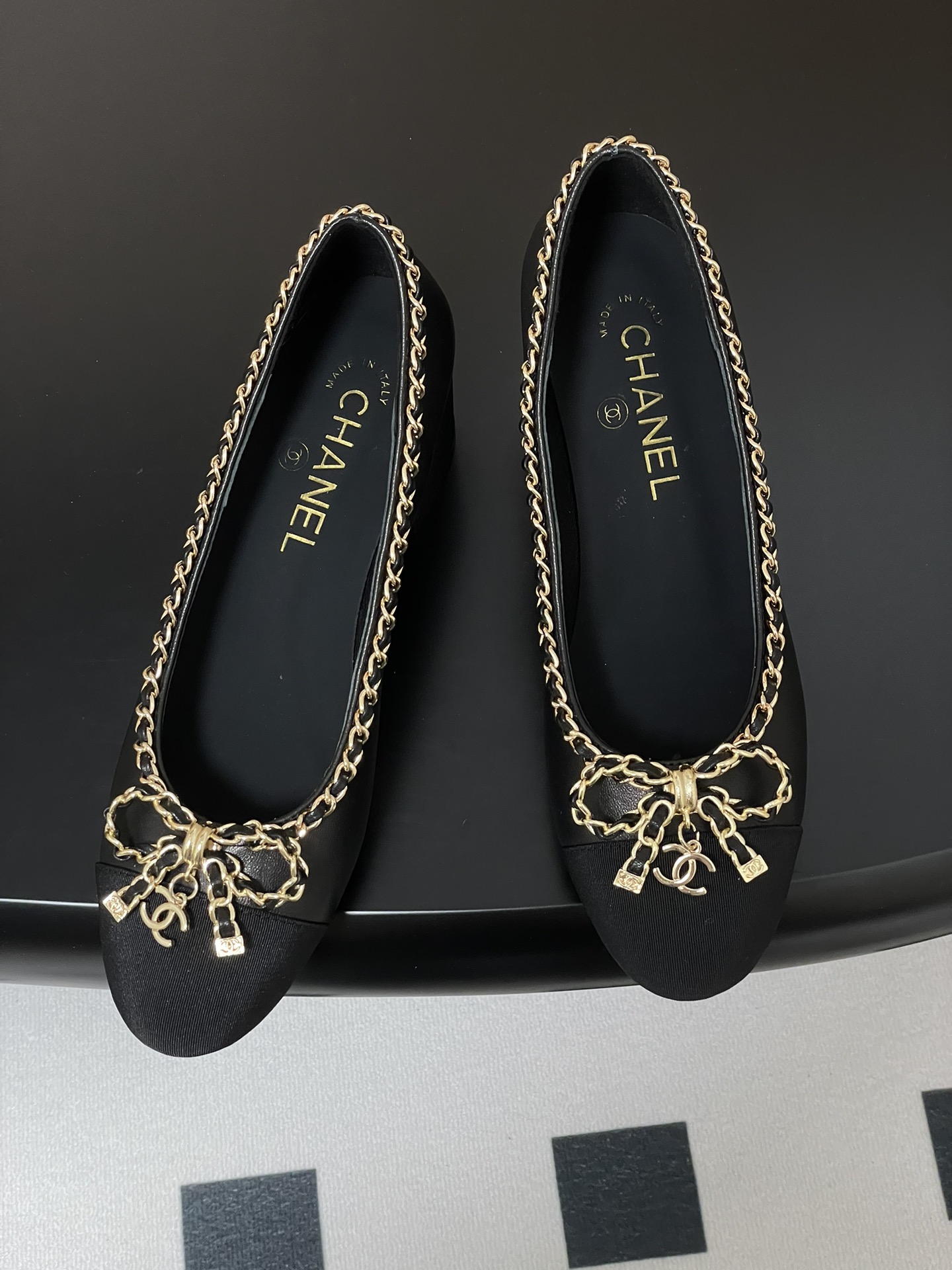 Chanel Bow Chain Block Heel Pumps, Classic and Elegant Design for Women 4 i1743636231 6049 4
