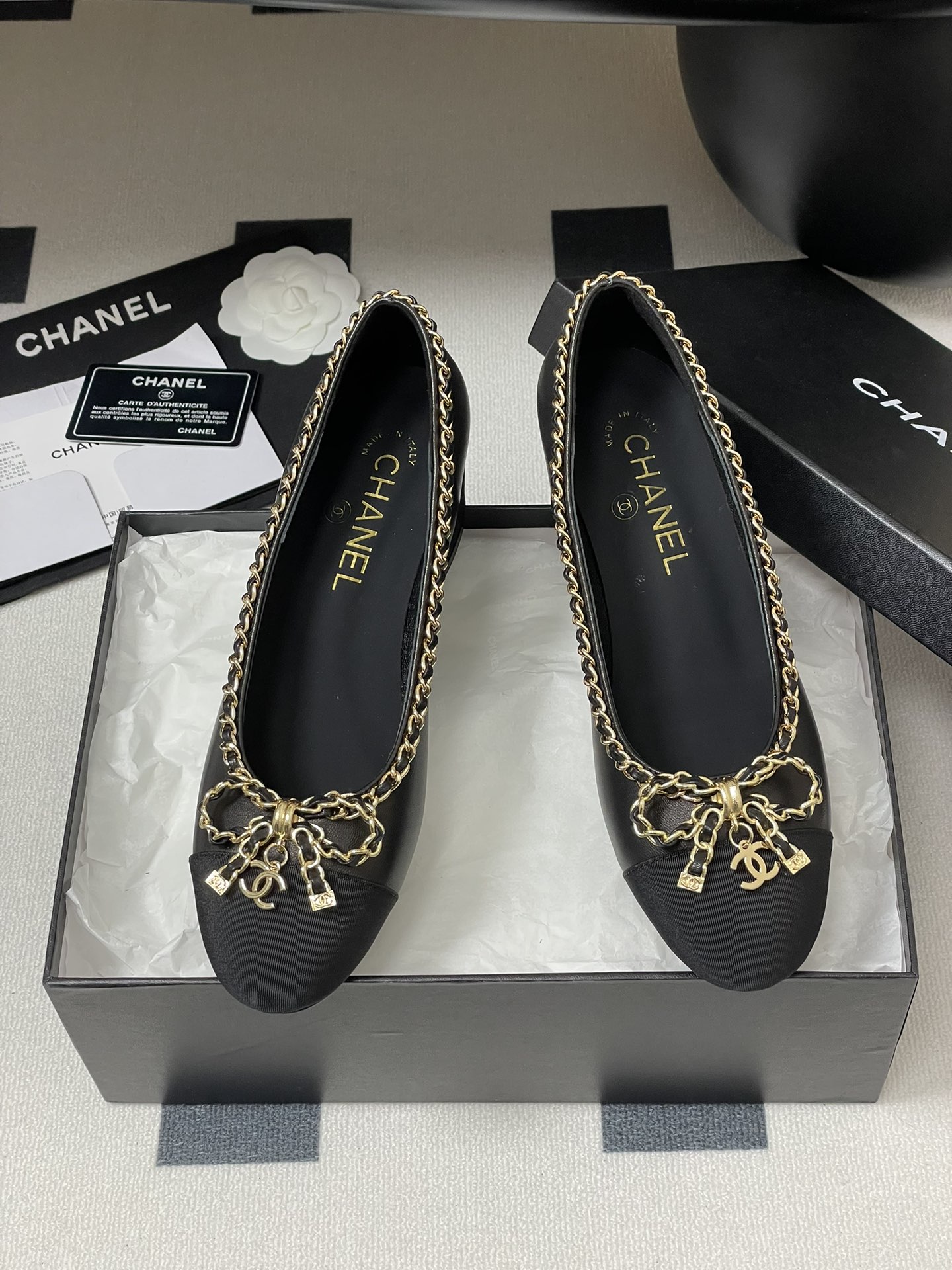 Chanel Bow Chain Block Heel Pumps, Classic and Elegant Design for Women 6 i1743636231 6507 1