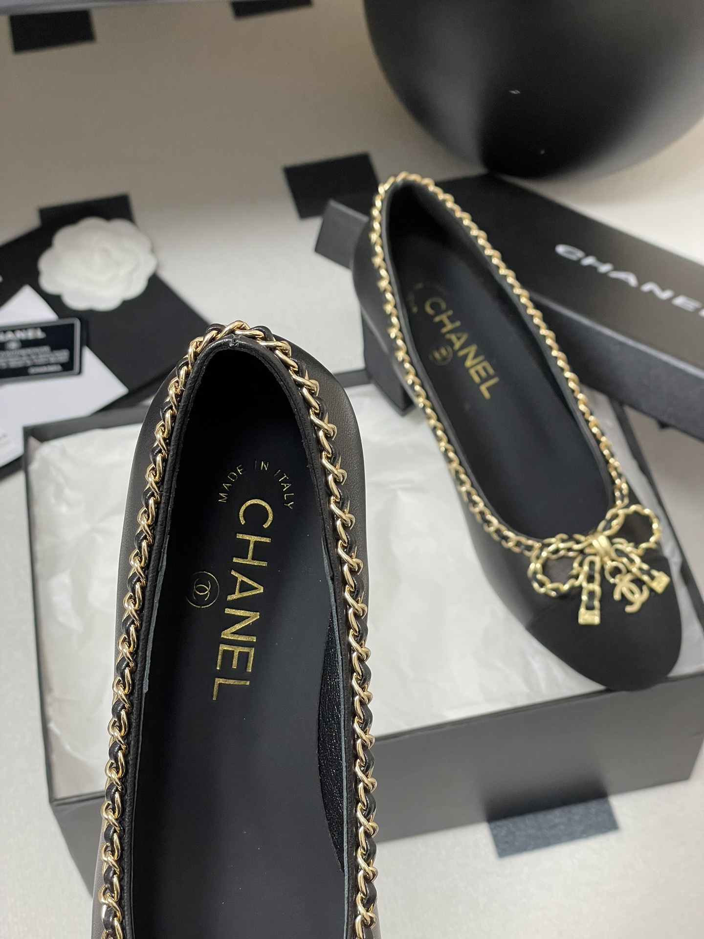 Chanel Bow Chain Block Heel Pumps, Classic and Elegant Design for Women 8 i1743636231 7529 3