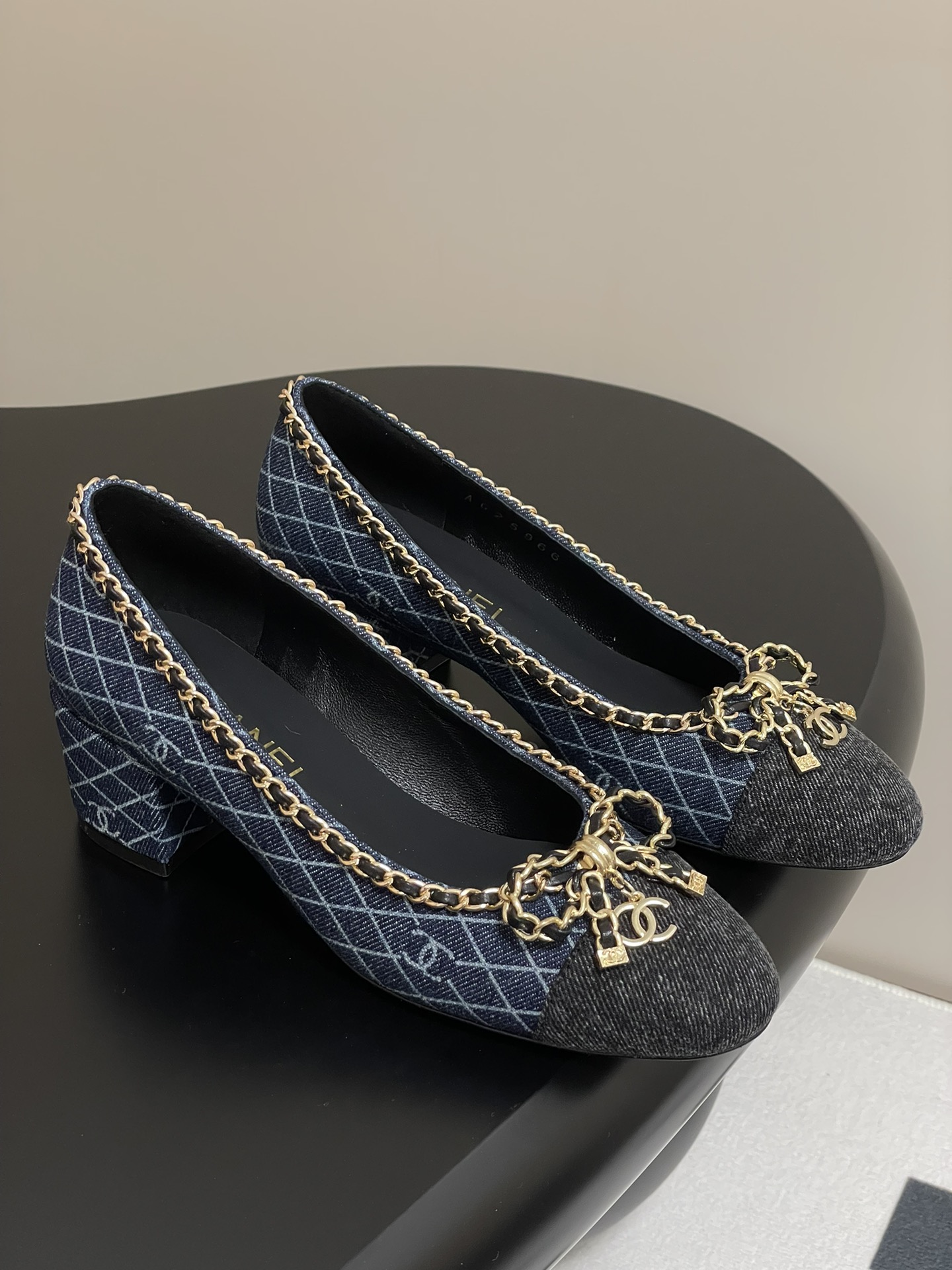 Chanel Chain Bow Denim Pumps, Comfortable and Versatile, a Must-Have for Work 3 i1743636341 1596 2