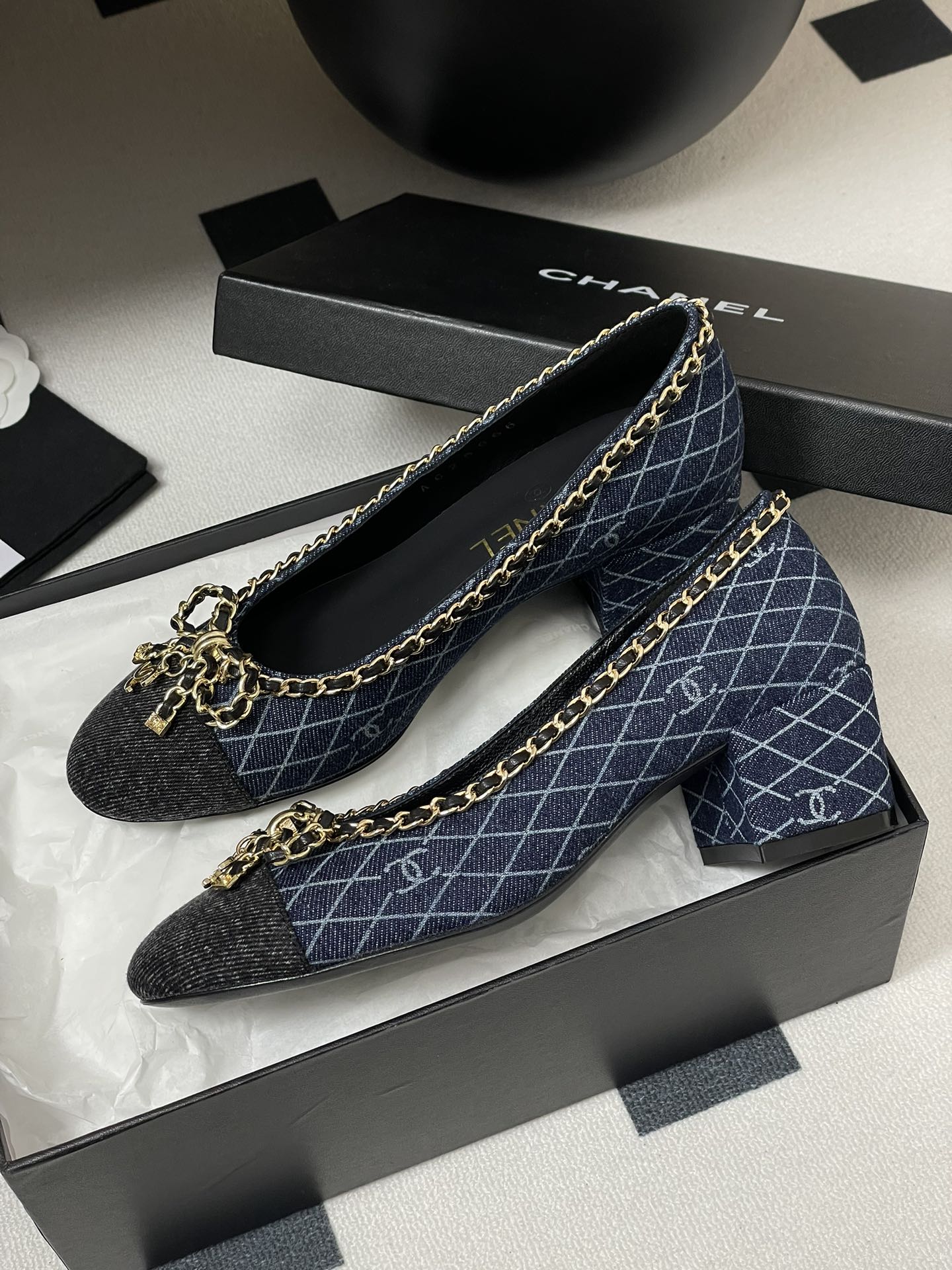 Chanel Chain Bow Denim Pumps, Comfortable and Versatile, a Must-Have for Work 2 i1743636341 5918 3