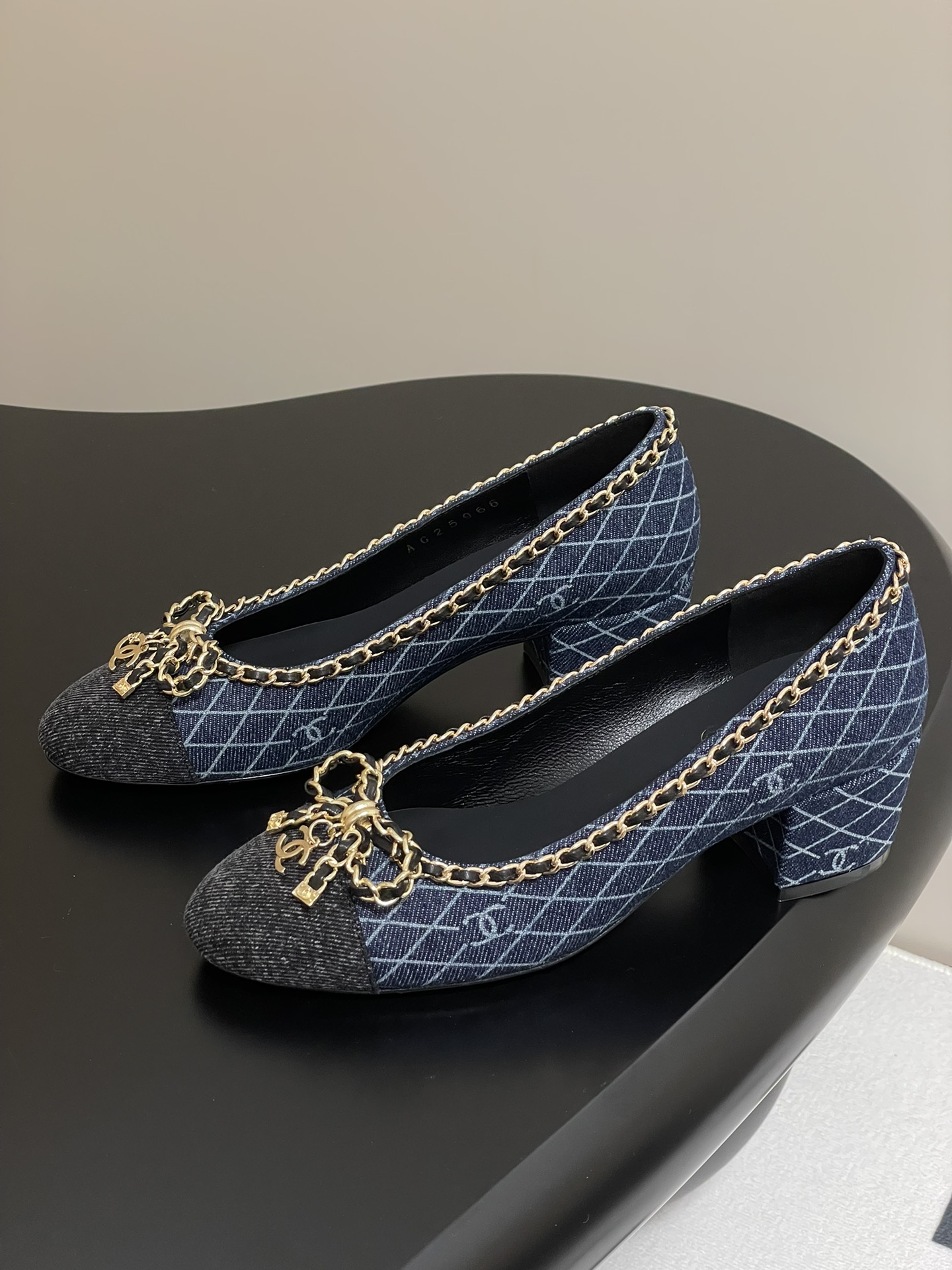 Chanel Chain Bow Denim Pumps, Comfortable and Versatile, a Must-Have for Work 5 i1743636341 5995 0