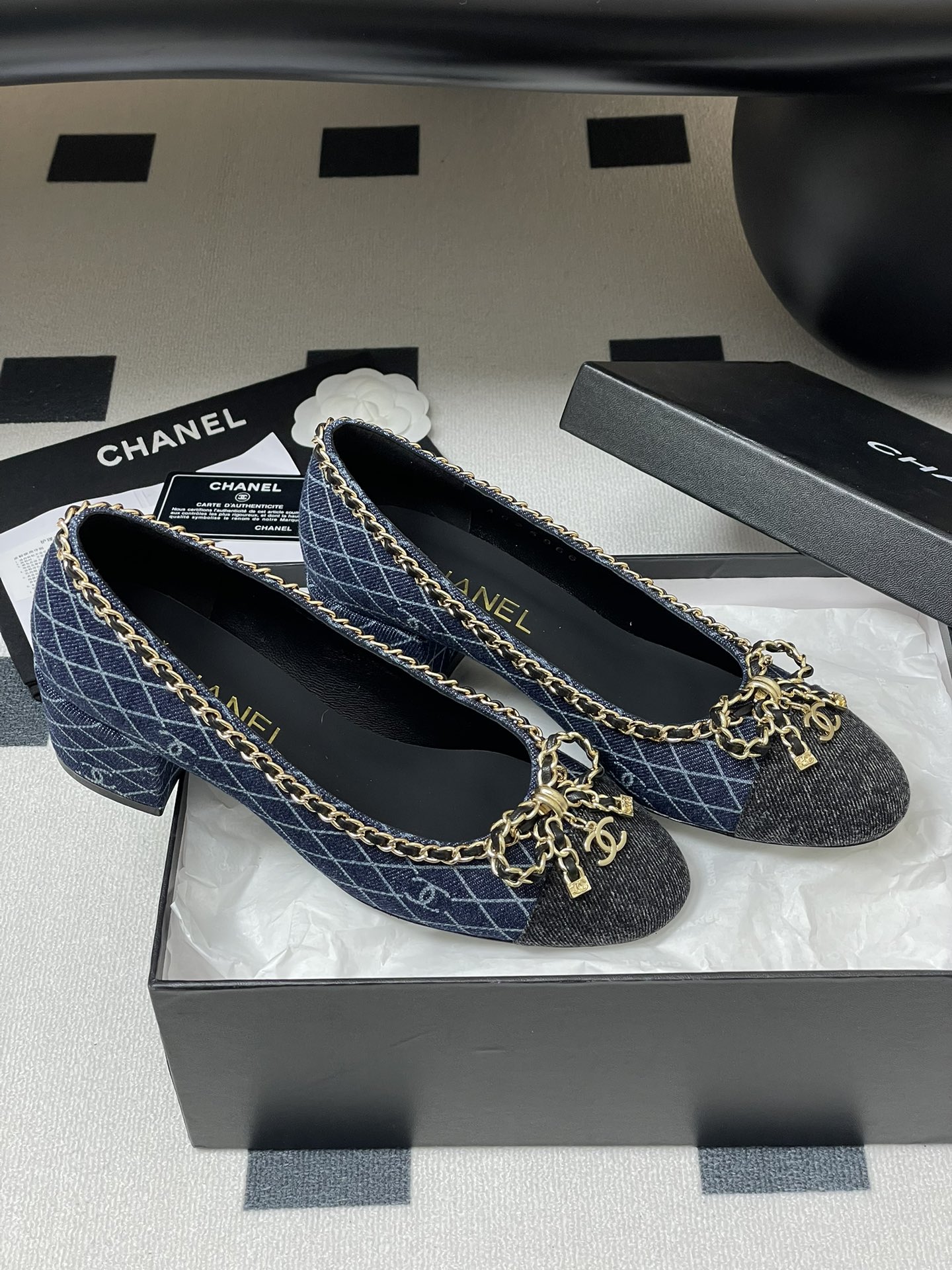 Chanel Chain Bow Denim Pumps, Comfortable and Versatile, a Must-Have for Work 7 i1743636341 6235 6