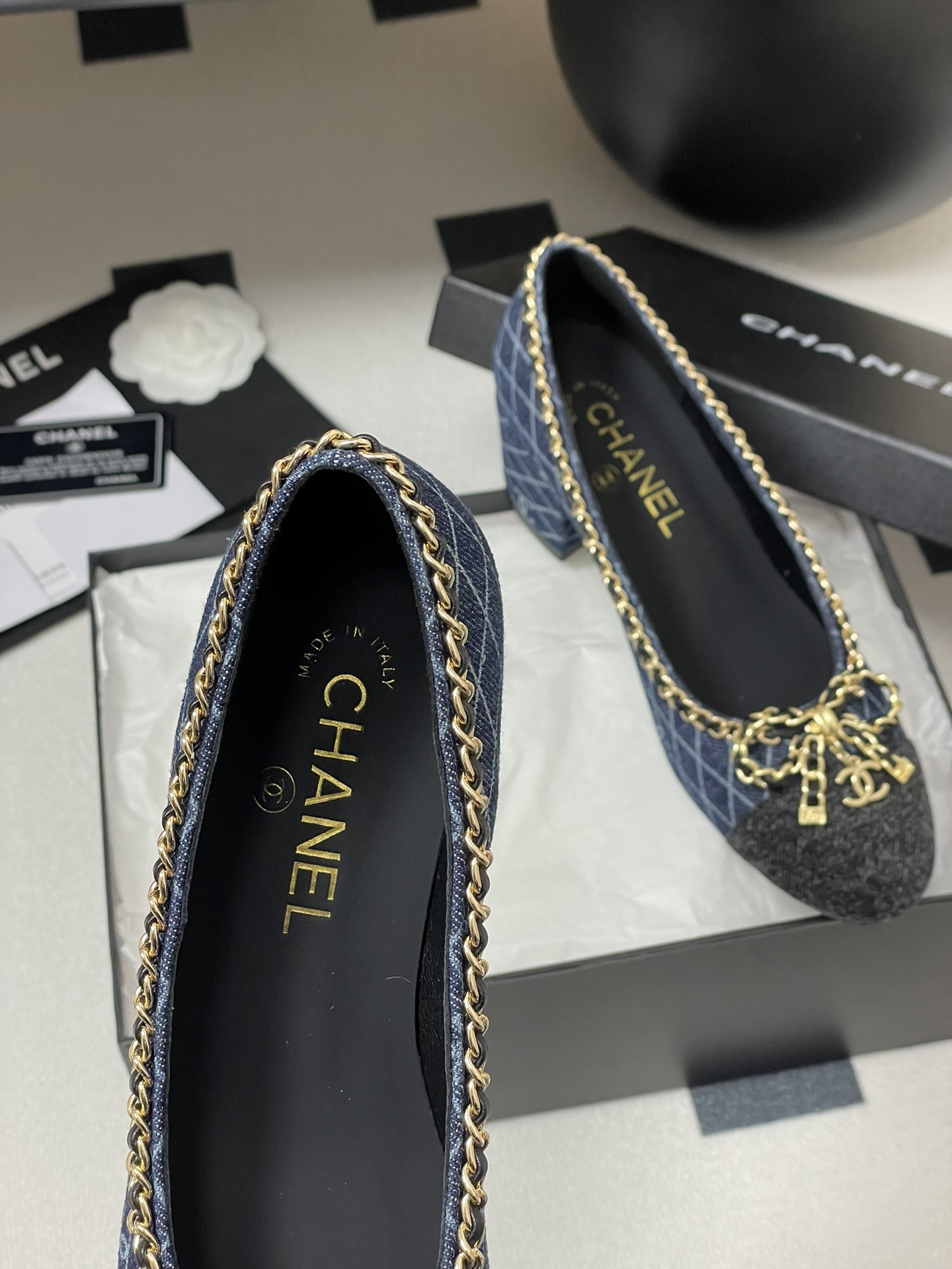 Chanel Chain Bow Denim Pumps, Comfortable and Versatile, a Must-Have for Work 8 i1743636341 8529 4