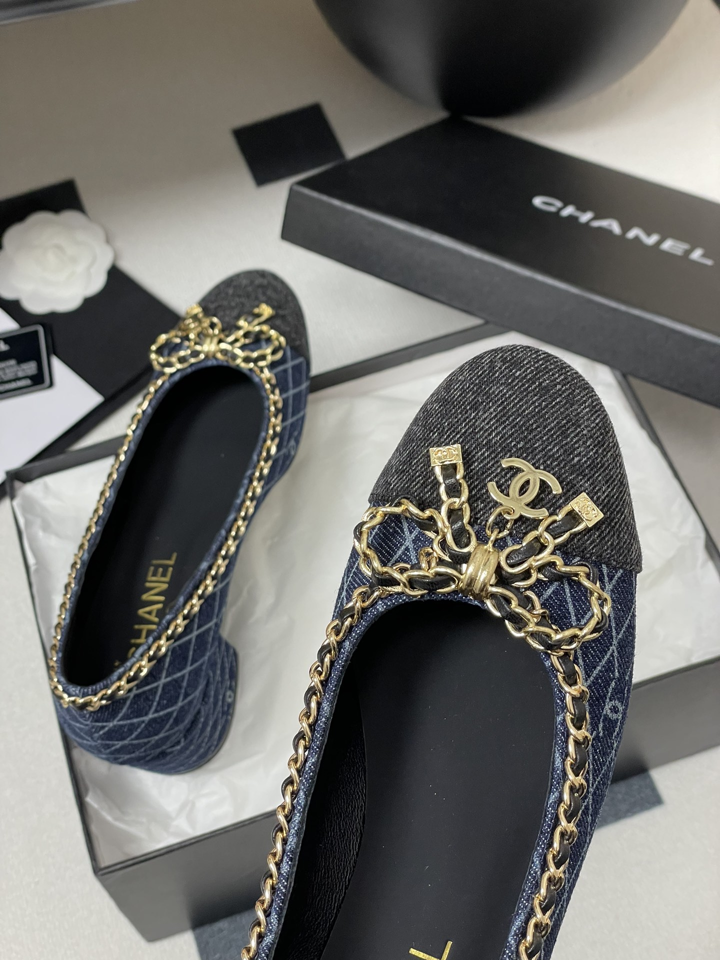 Chanel Chain Bow Denim Pumps, Comfortable and Versatile, a Must-Have for Work 9 i1743636341 9640 5