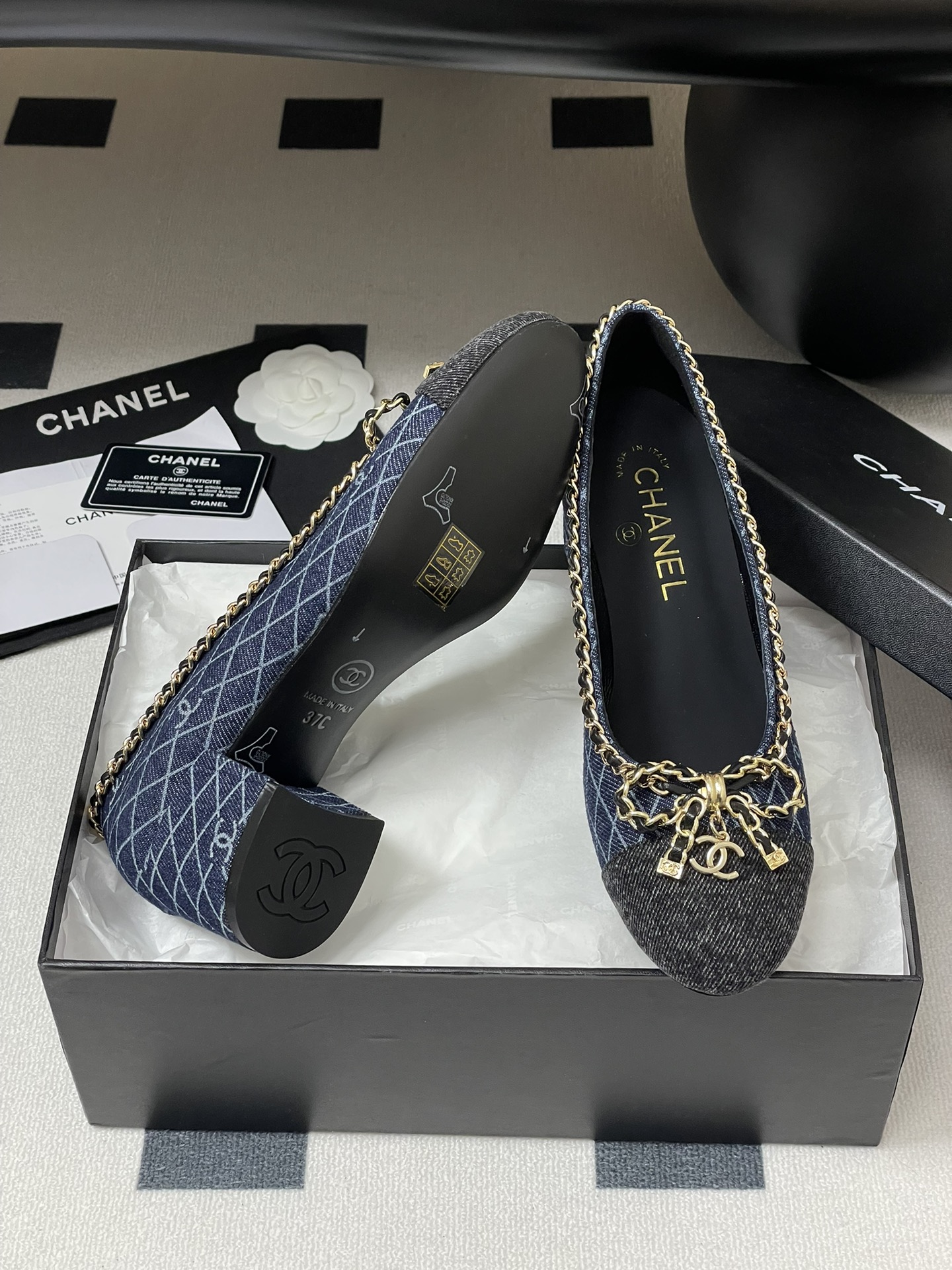 Chanel Chain Bow Denim Pumps, Comfortable and Versatile, a Must-Have for Work 10 i1743636348 5948 0