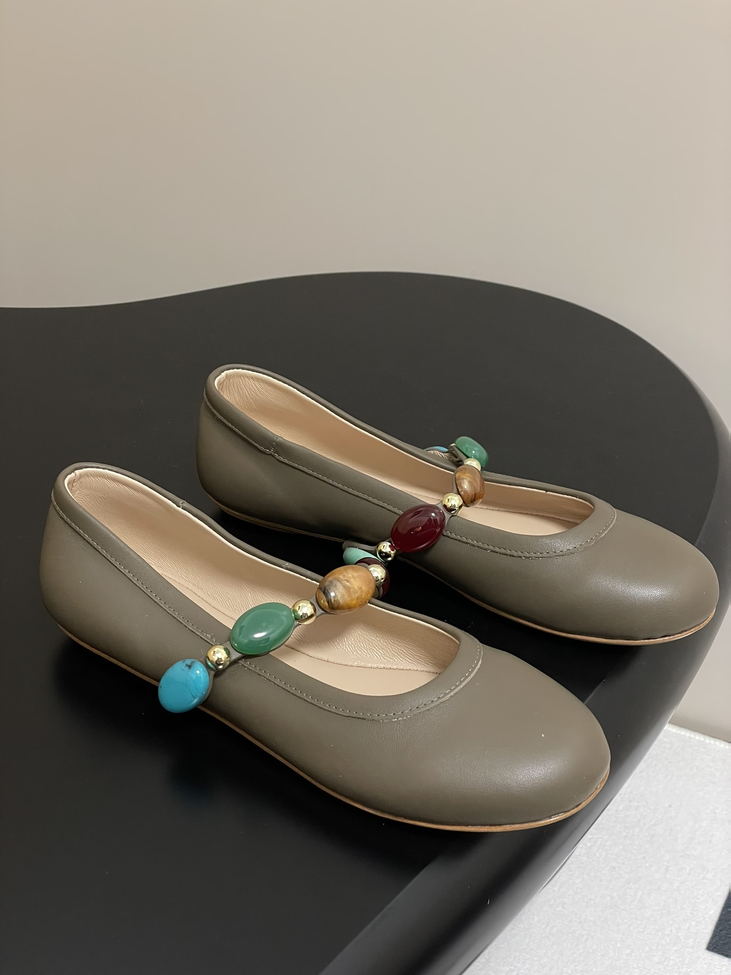 Gianvito Rossi Ballet Flats with Gemstone Strap. Soft Leather for Comfort. 2 i1743981548 4490 6