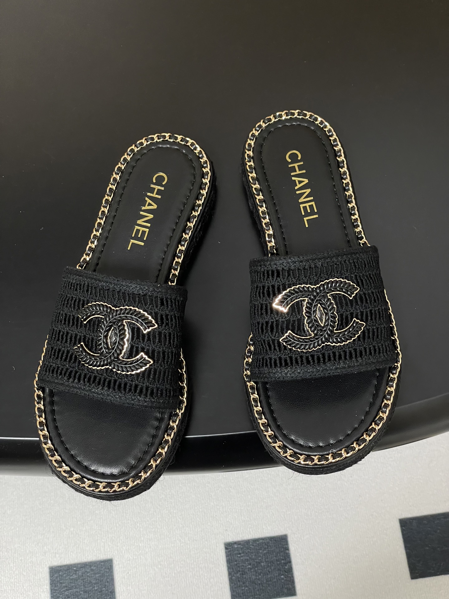 Chanel 25Fw春夏新款Chanel小香链条圈边双C扣凉拖鞋草编坡跟拖鞋编织镂空厚底拖鞋
